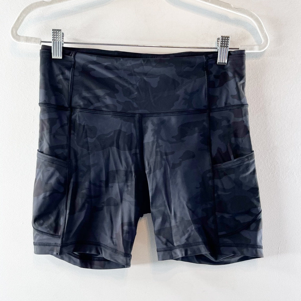 Lululemon Fast and Free Bike Short 6" Heritage 365 Camo Deep Coal Multi Blue 8