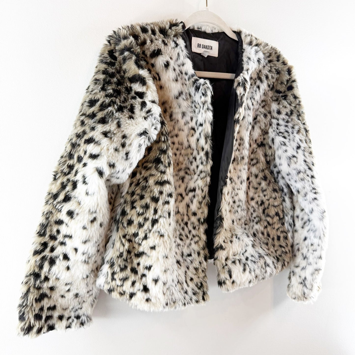 BB Dakota Wild Thing Open Faux Fur Snow Leopard Jacket Tan Black Small