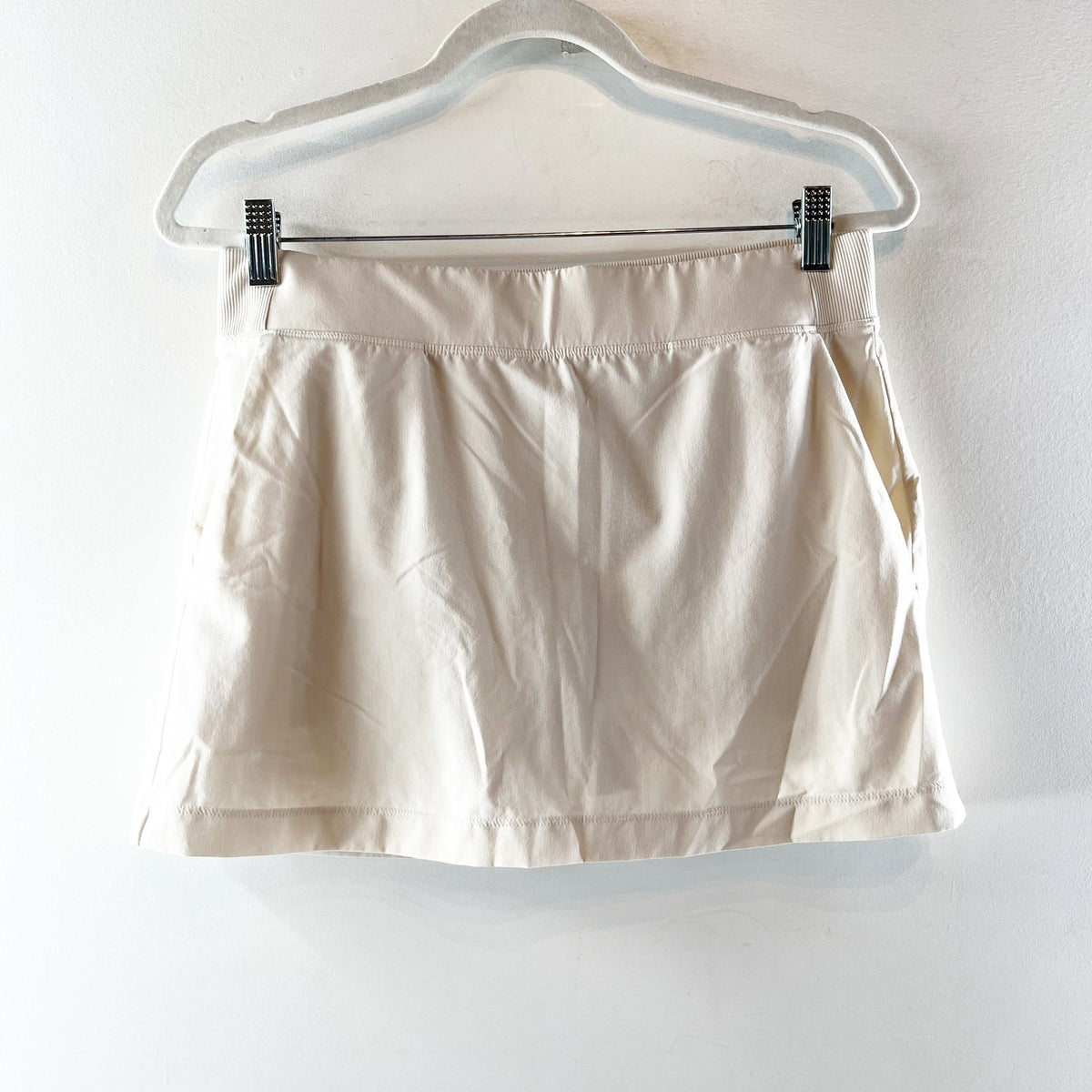 Athleta Brooklyn Pull On Golf Tennis 13.5" Mini Skort Bone Khaki Cream 8