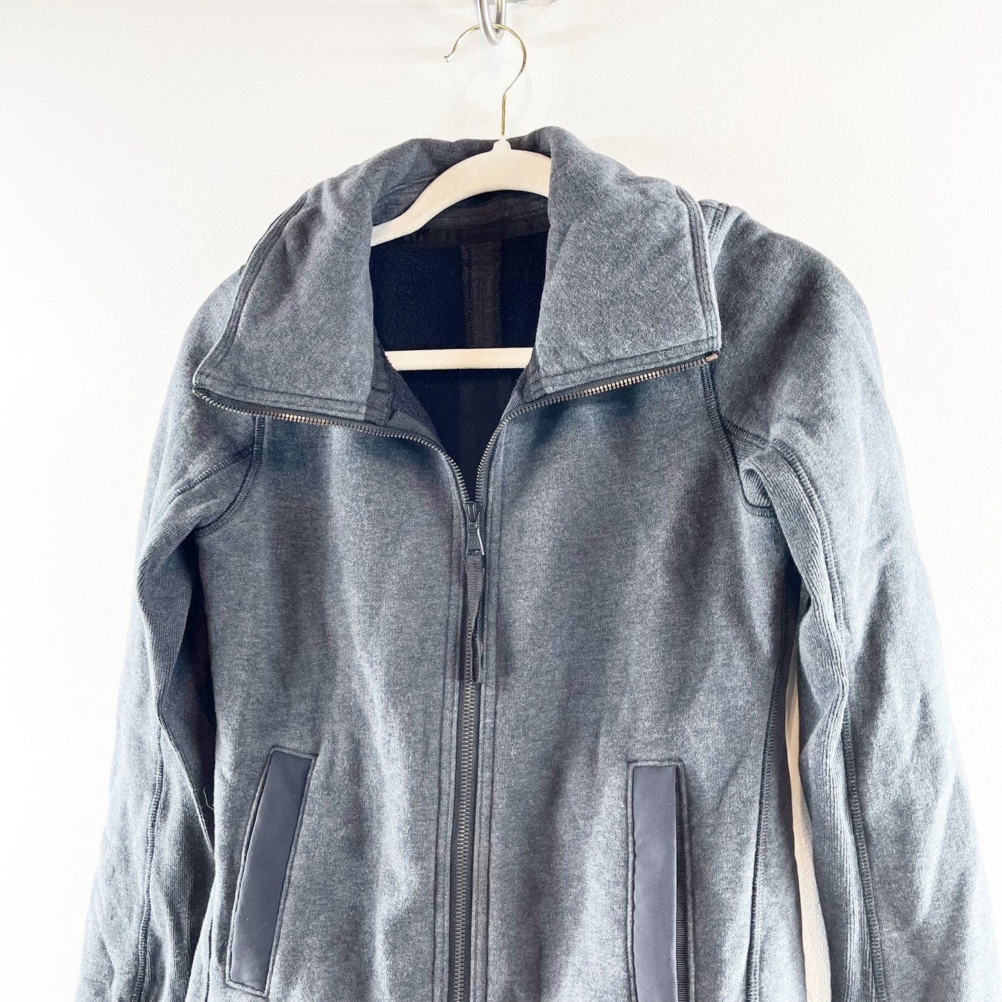 Lululemon En Route Full Zip Back Flyaway Jacket Gray 4 / Small