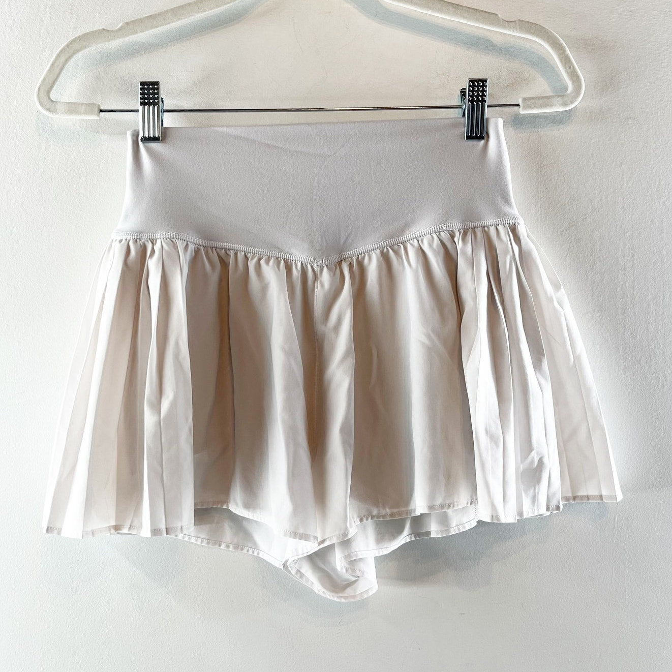 OFFLINE By Aerie Real Me High Waisted Pleated Lined Flowy Shorts White Medium