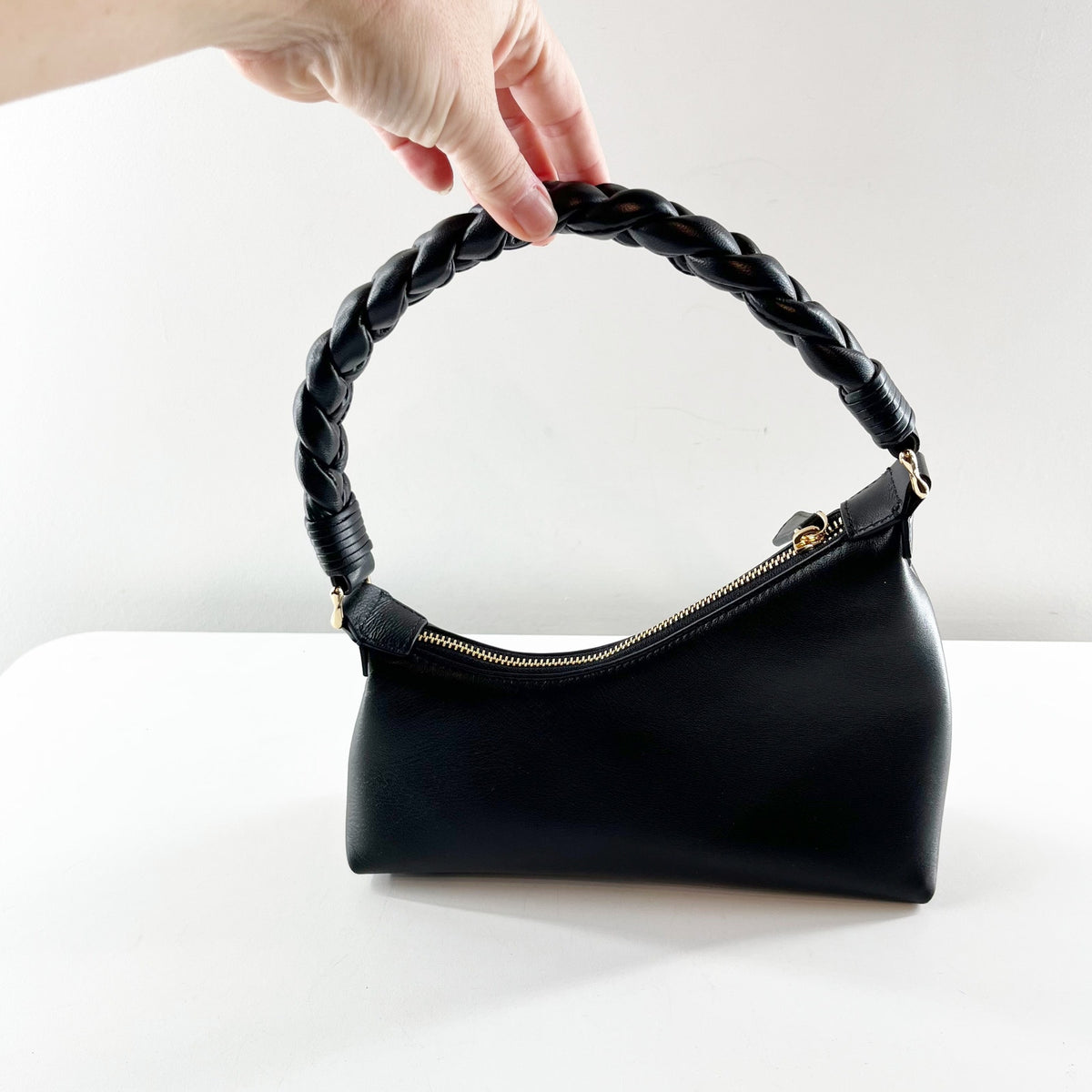 Aupen Nirvana Calfskin Leather with Gold-Tone Metal Shoulder Handbag Noir Black