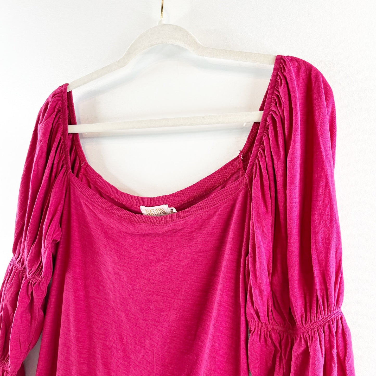 Nation LTD Hillary Romance Puff Sleeve Tee Shirt Heartbreaker Magenta Pink M