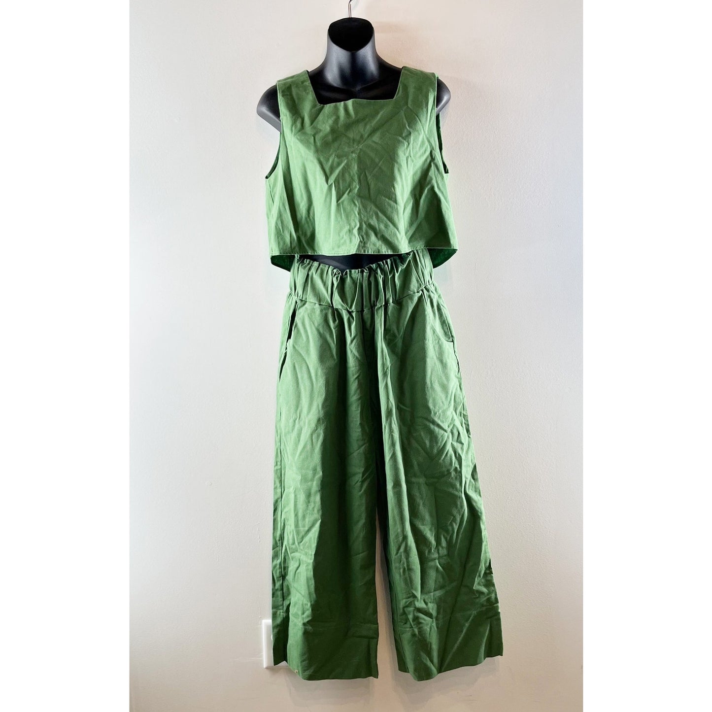 Kourt Willow Cropped Tank Top and Wide Leg Linen Pants Set Green Medium