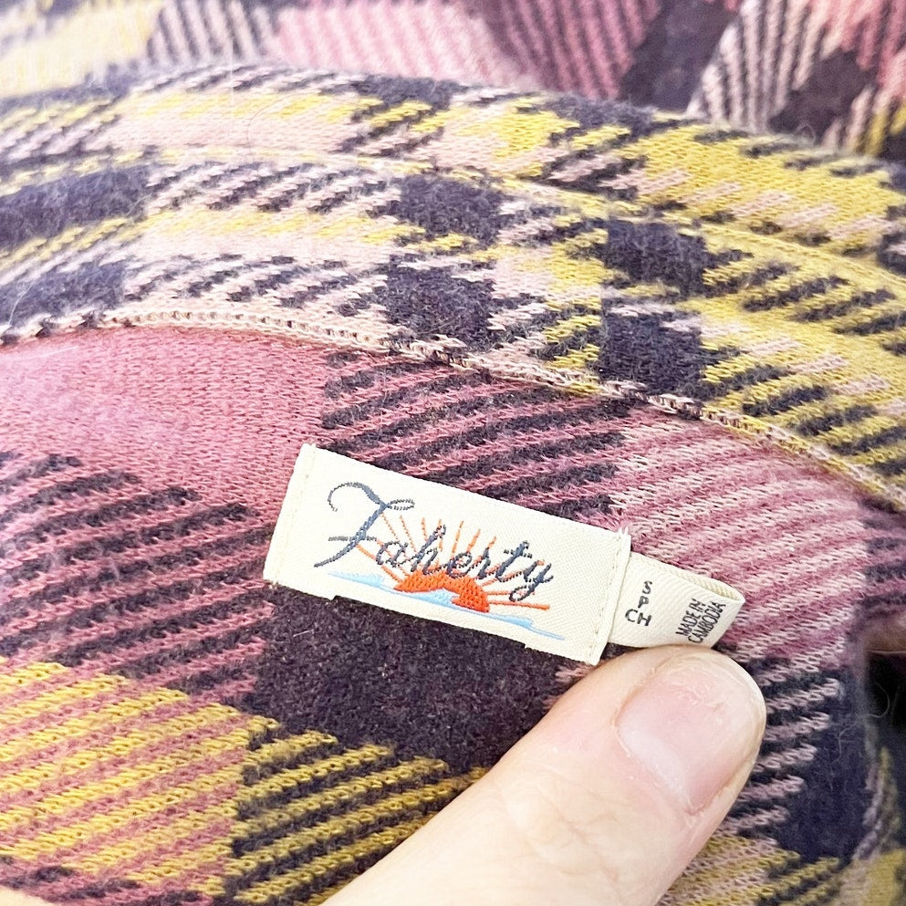 Faherty Legend Sweater Button Down Long Sleeve Shirt Pink Yellow Small