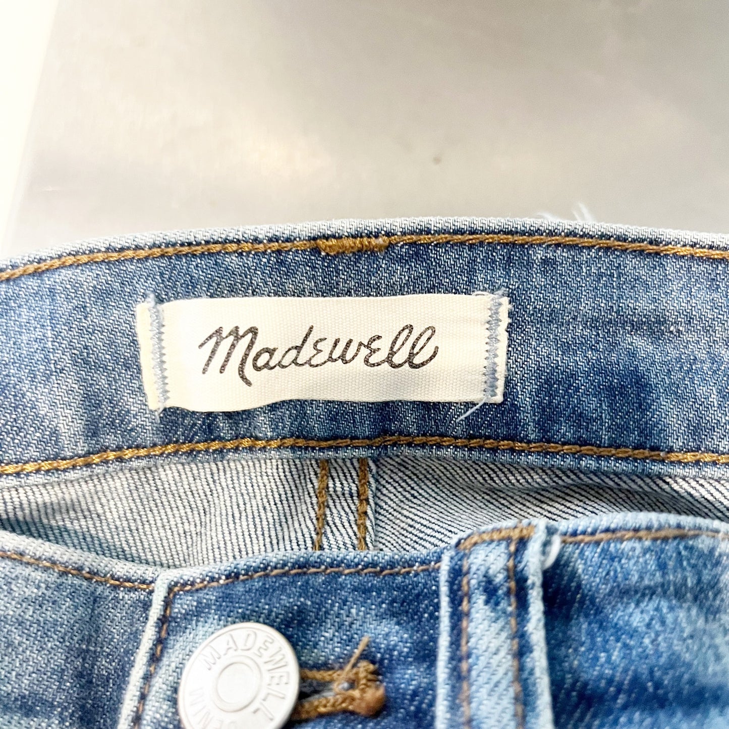 Madewell Cali Mid-Rise Frayed Hem Demi-Bootcut Jeans Fleetwood Wash 27