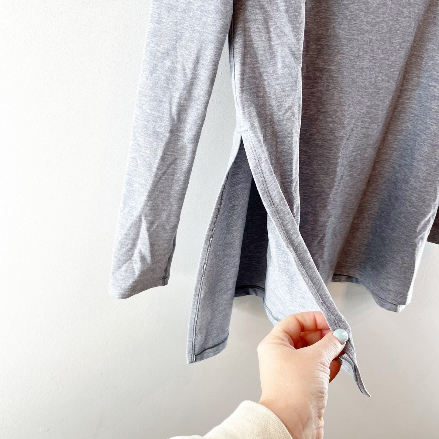 Lululemon Athletica Hit Unwind Long Sleeve T-Shirt Heathered Magnet Grey Small