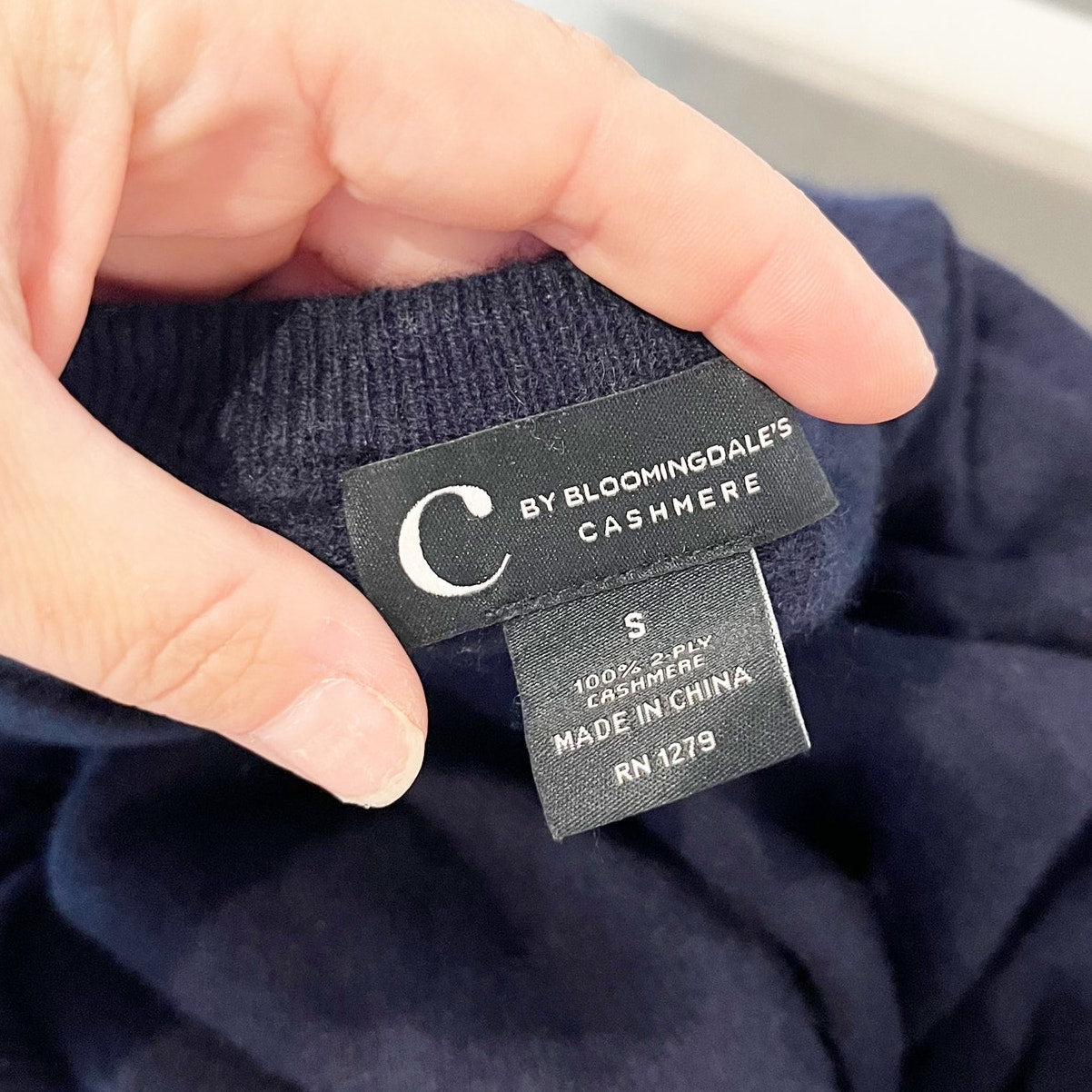 C By Bloomingdales Cashmere Long Sleeve Crewneck Sweater Navy Blue Small