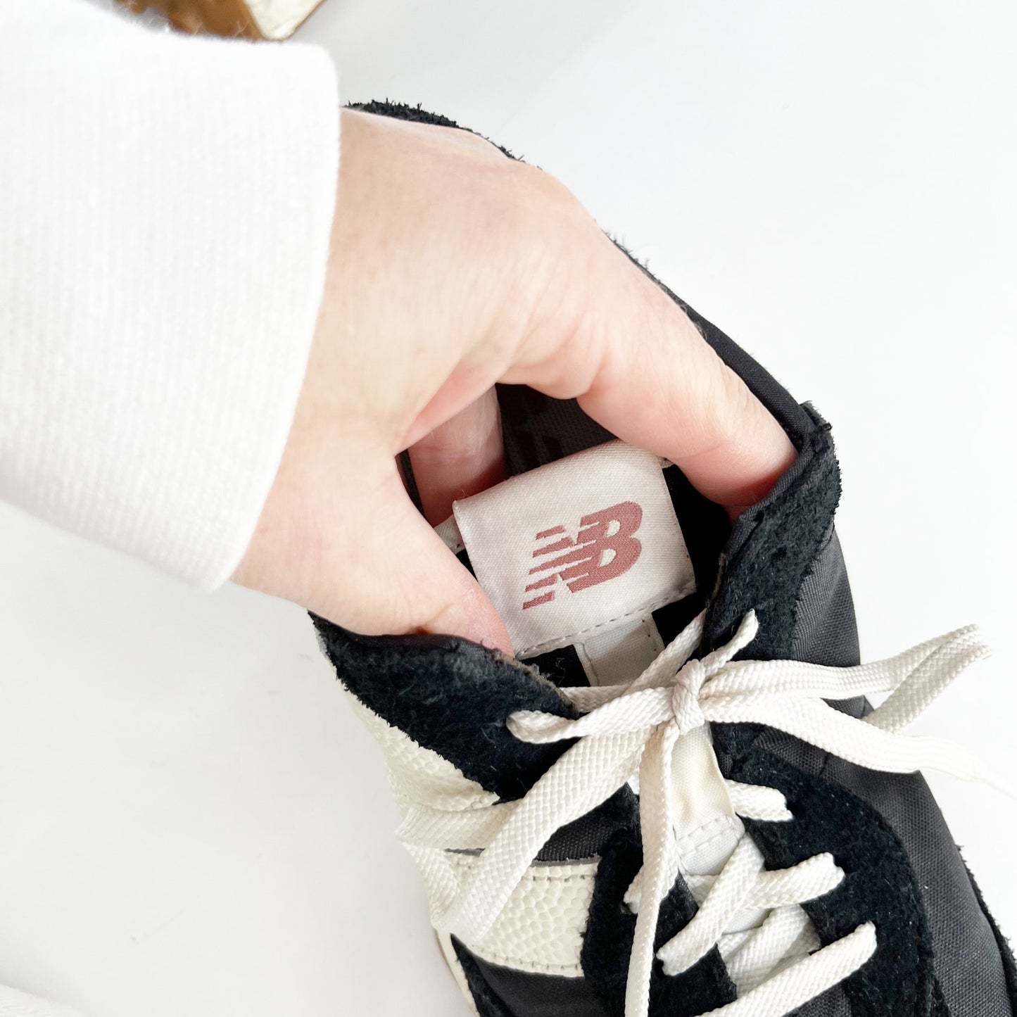 New Balance 327 Synthetic Suede N Logo Low Top Sneakers Black White Gum 7.5