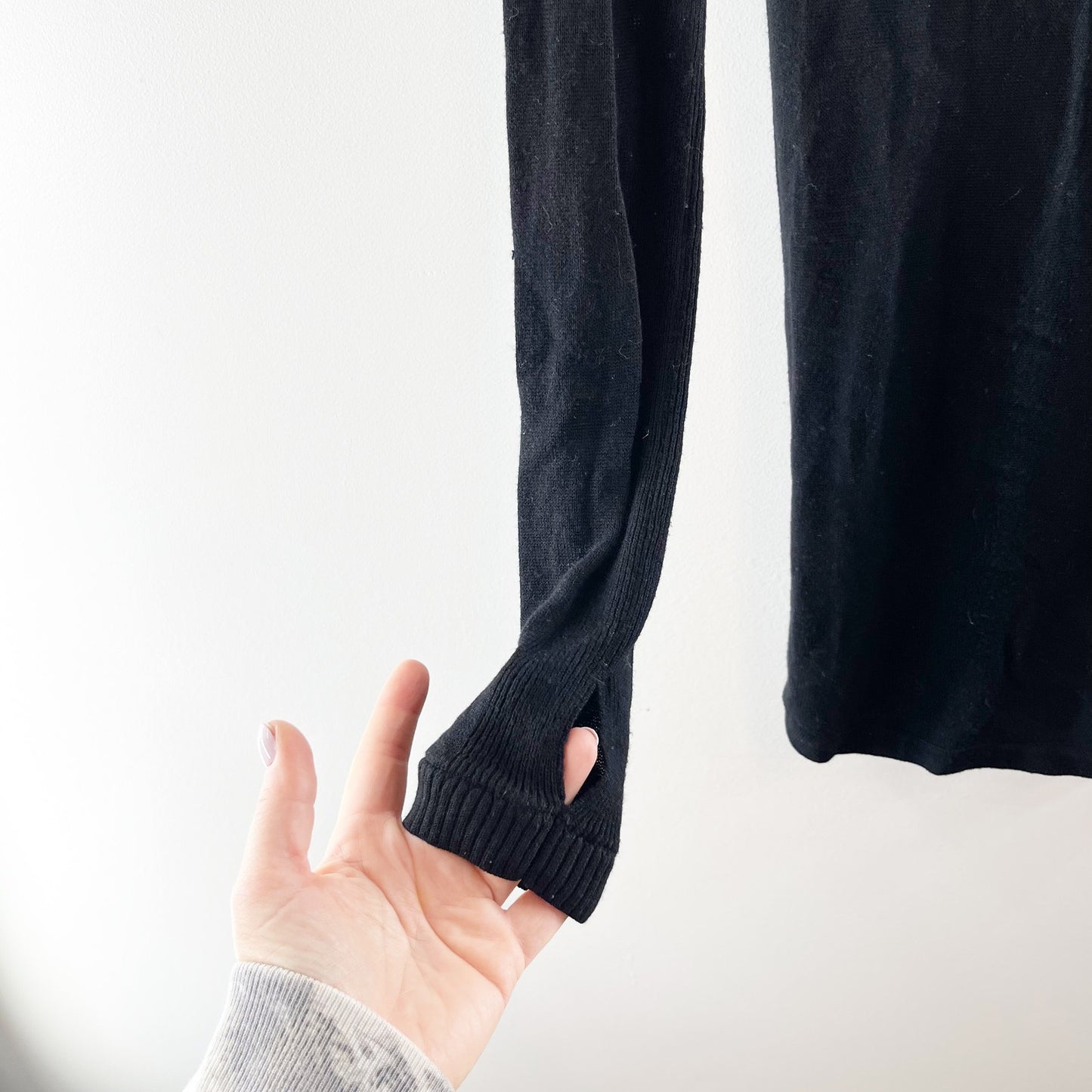 Lululemon Be Bold Backbend Cashmere Blend Long Sleeve Thumbhole Sweater Black S