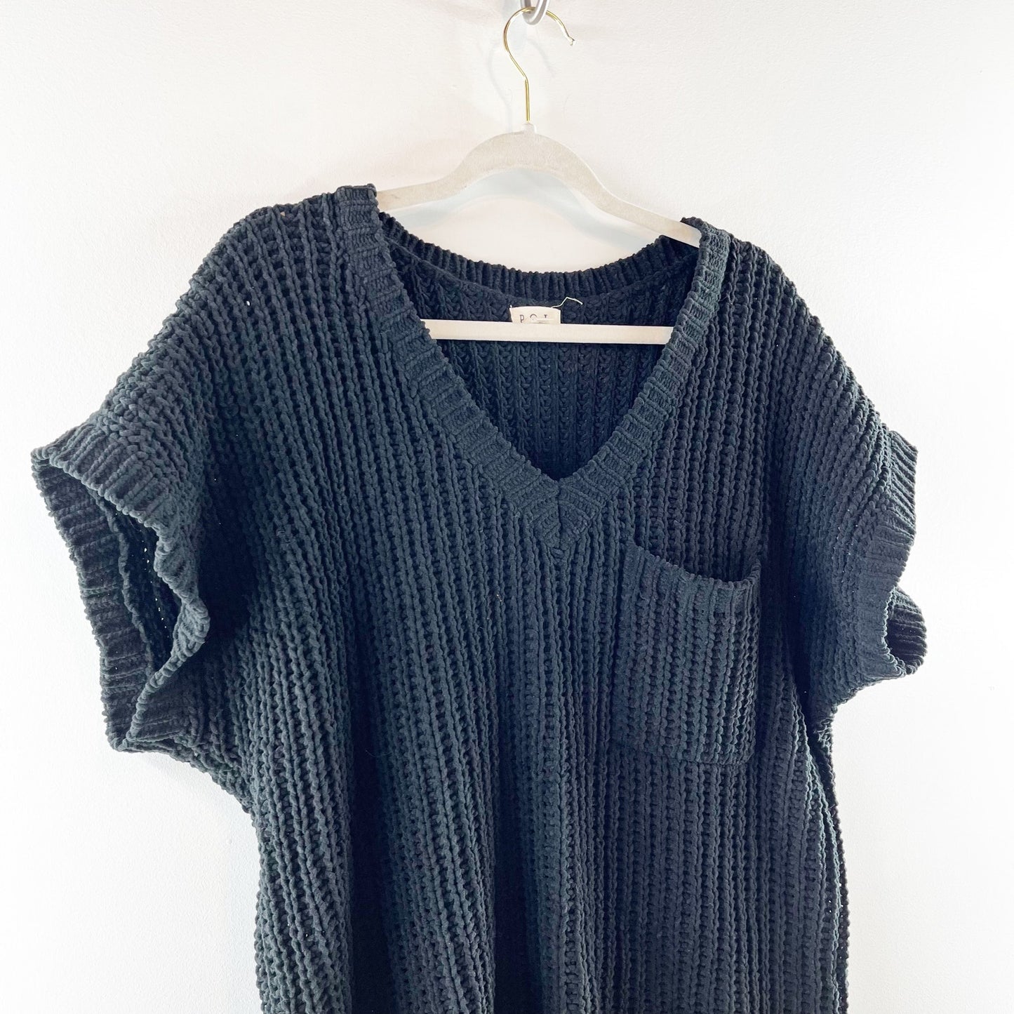 Pol Short Sleeve V-Neckline Sweater Boxy Fit Chunky Knit Hi-Low Hem Black Small