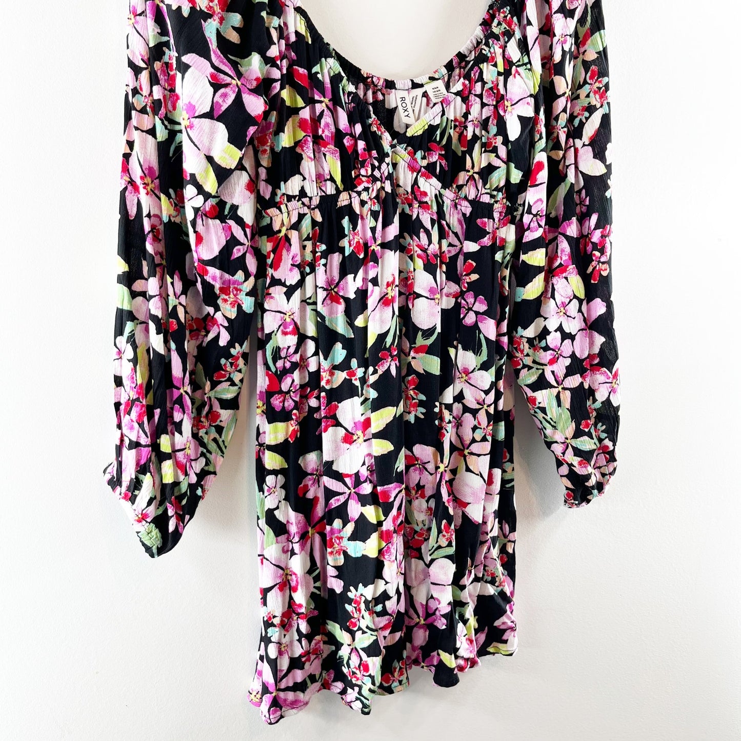 Roxy Long Sleeve V Neck Floral Sweetest Shores Mini Dress Black Pink Medium