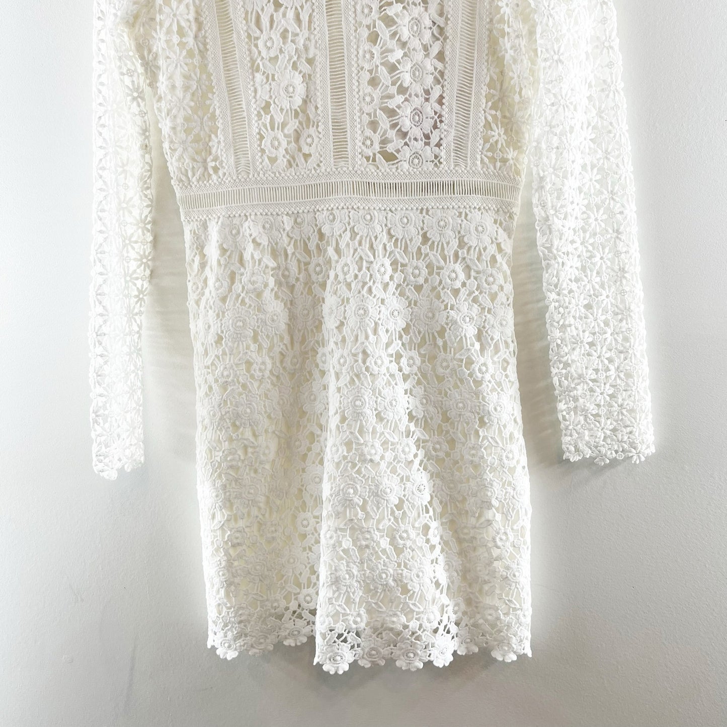 Chicwish Ladylike Floral Crochet Long Sleeve Shift Dress White Small