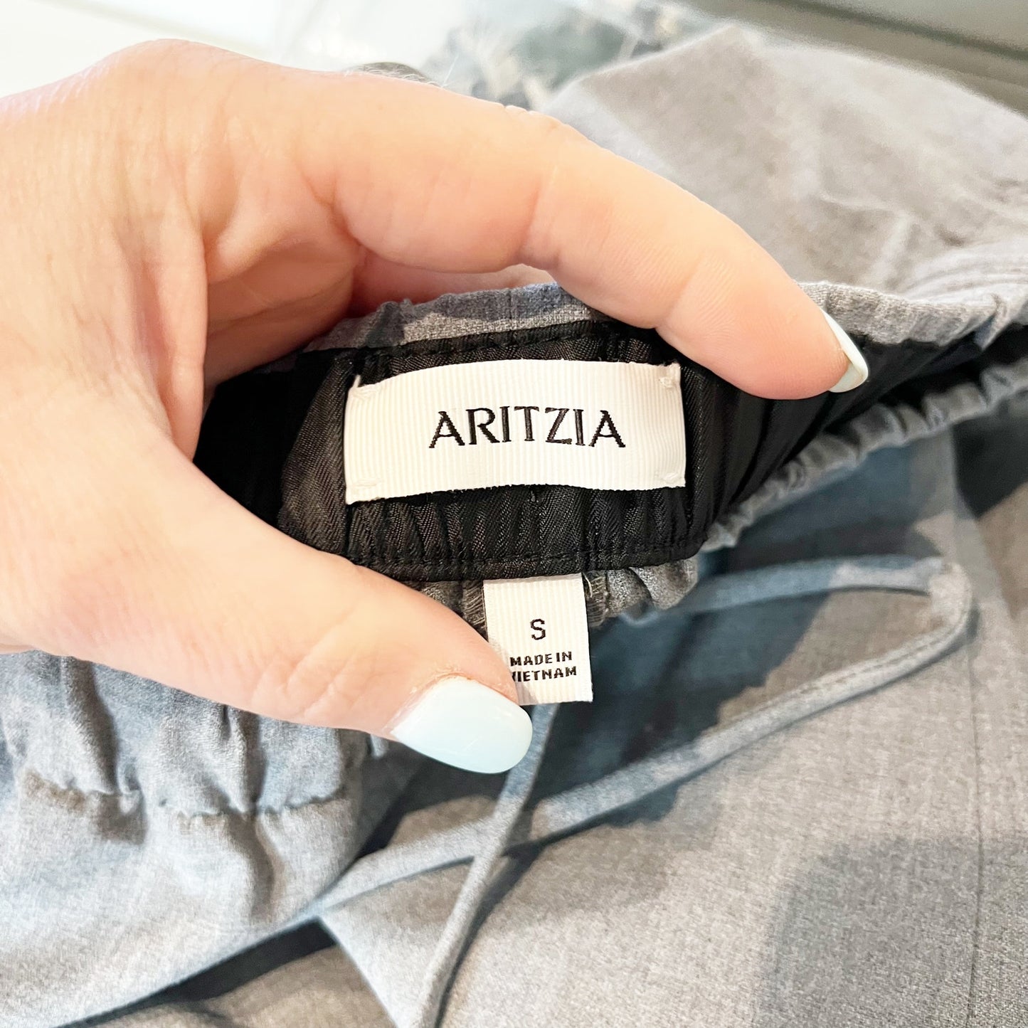 Aritzia The Lodge Wide Leg Lightweight Pull On Trouser Pants Dark Grey Small