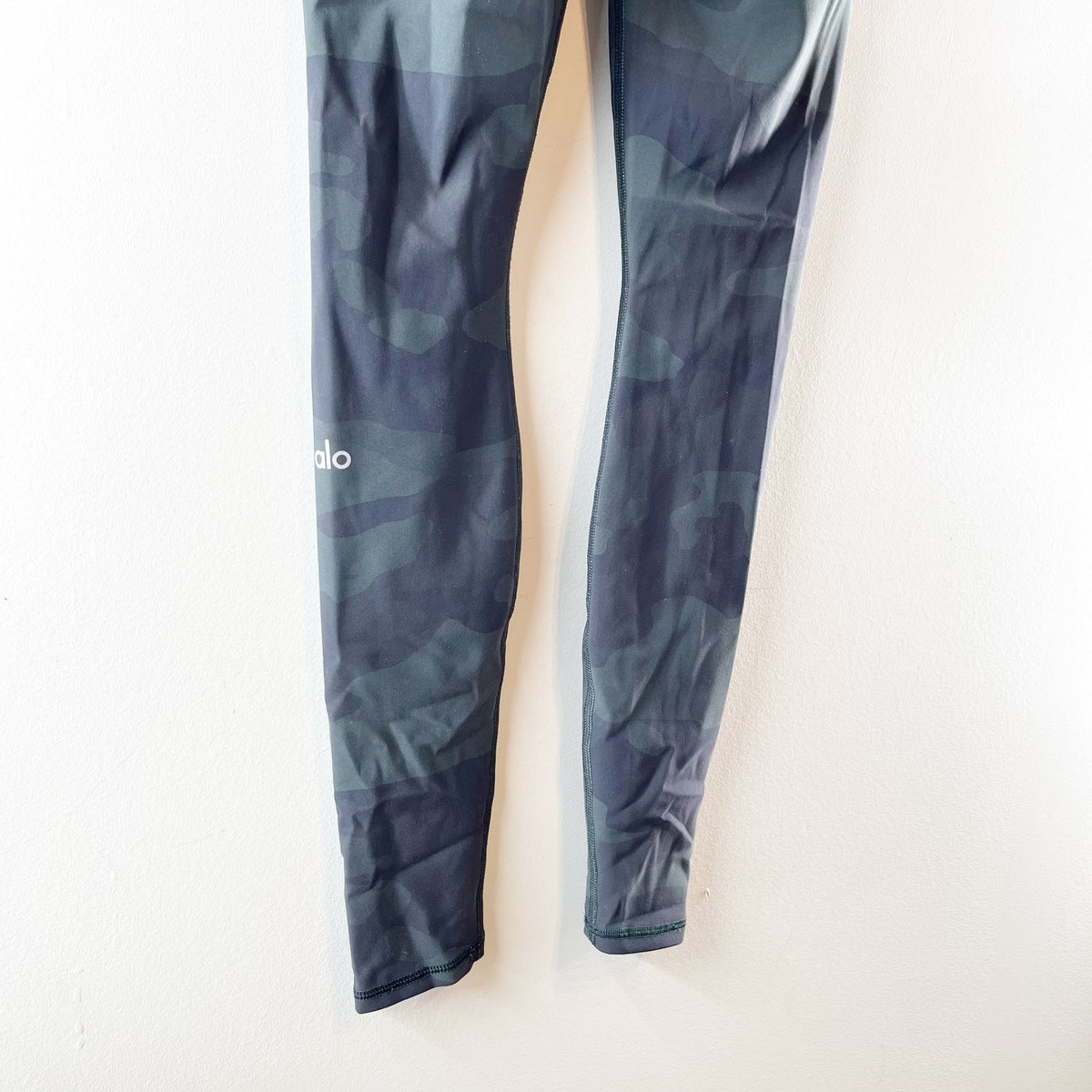 Alo High-Waisted Camo Vapor Compression Legging Pants Black Green XS