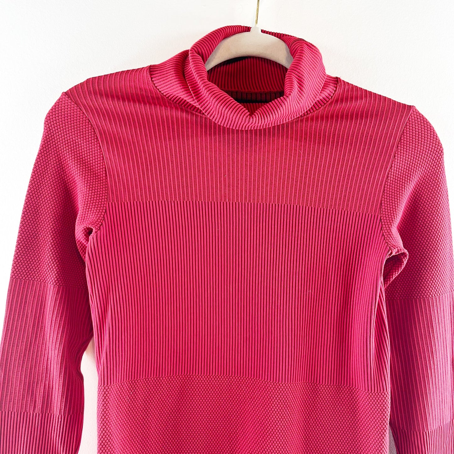 Athleta Flurry Striped Long Sleeve Thumbhole Turtleneck Base Layer Top Red XS