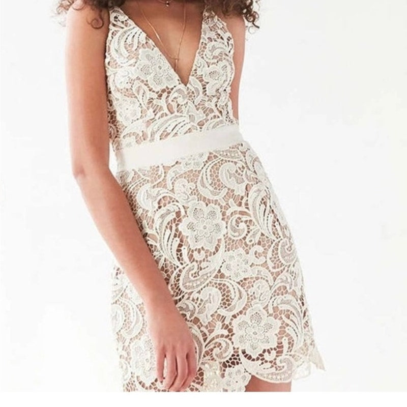 Dress The Population Ava V Neck Lace Lined Mini Dress Ivory Medium