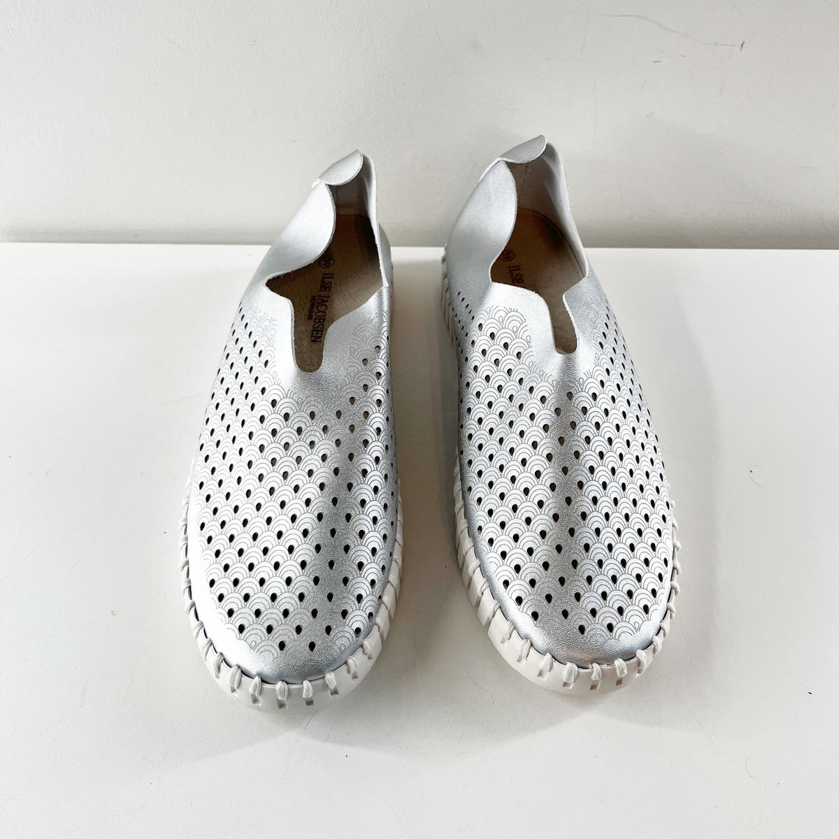 Ilse Jacobsen Tulip Metallic Silver Slip-On Flats 39 / US 8.5
