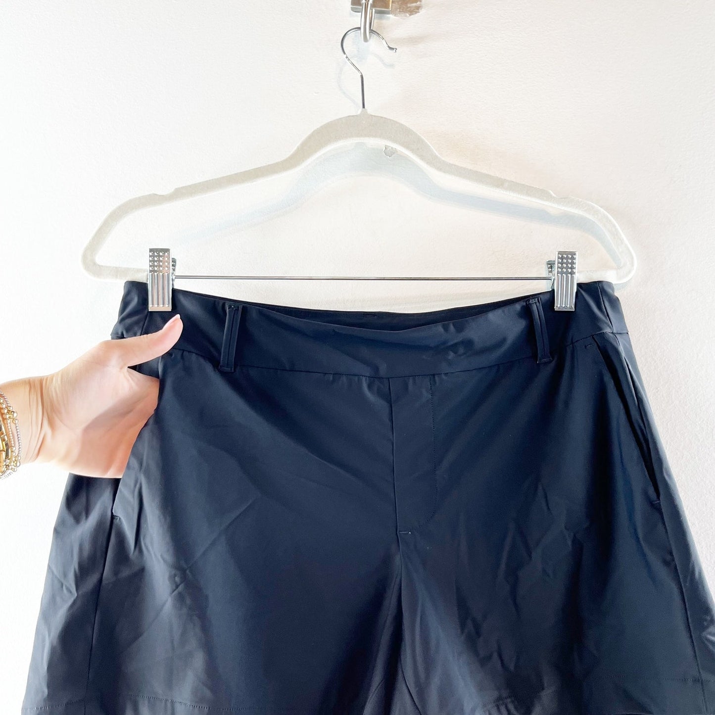 Spanx Mid Rise Sunshine Stretch Shorts Black Medium