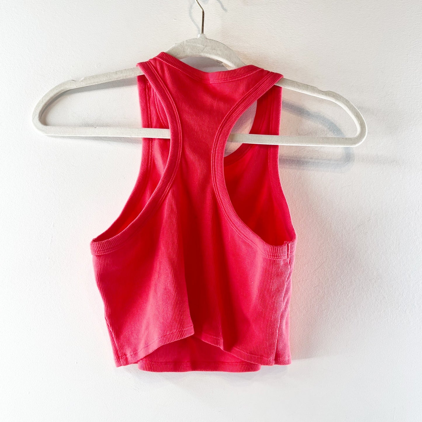 Alo Yoga Aspire Sleeveless Racerback Cropped Ribbed Tank Top Bright Red Small