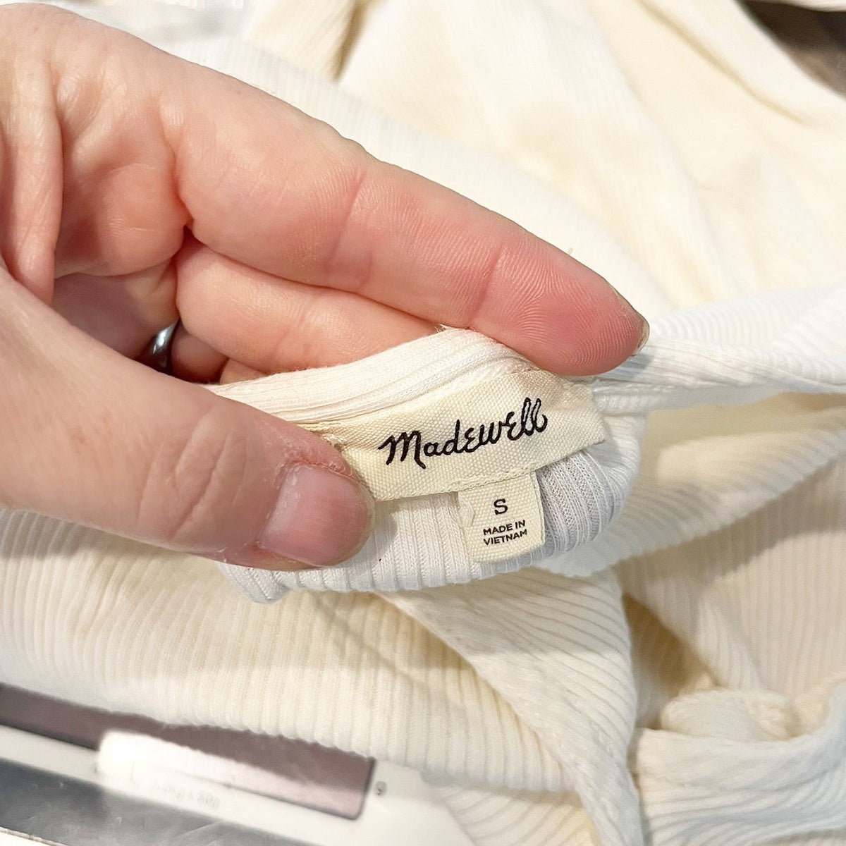 Madewell V Neck Long Sleeve Lettuce Hem Cardigan Sweater Cream Ivory Small