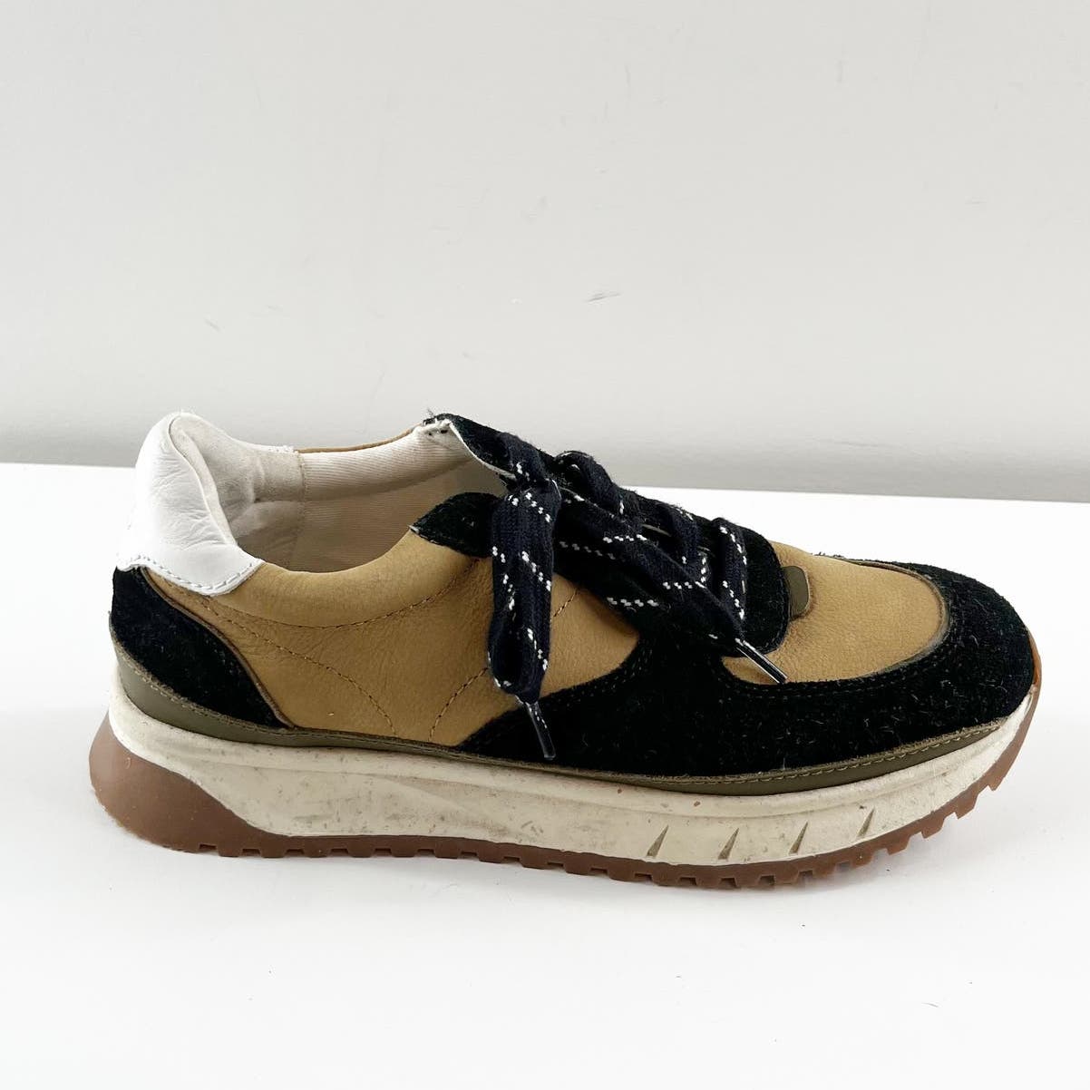Madewell Kickoff Trainer Sneakers in Nubuck Suede Leather Tan Black 7.5