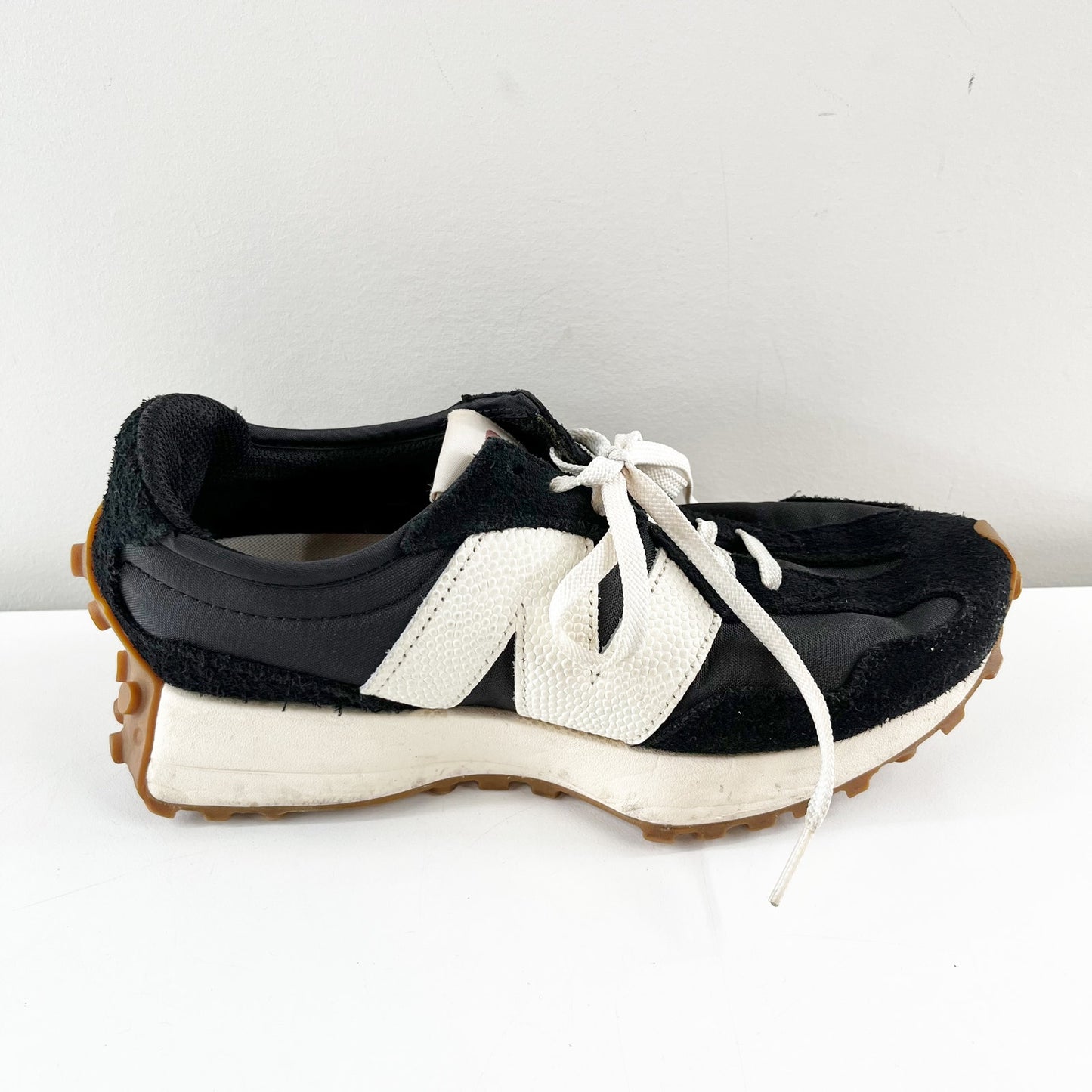 New Balance 327 Synthetic Suede N Logo Low Top Sneakers Black White Gum 7.5