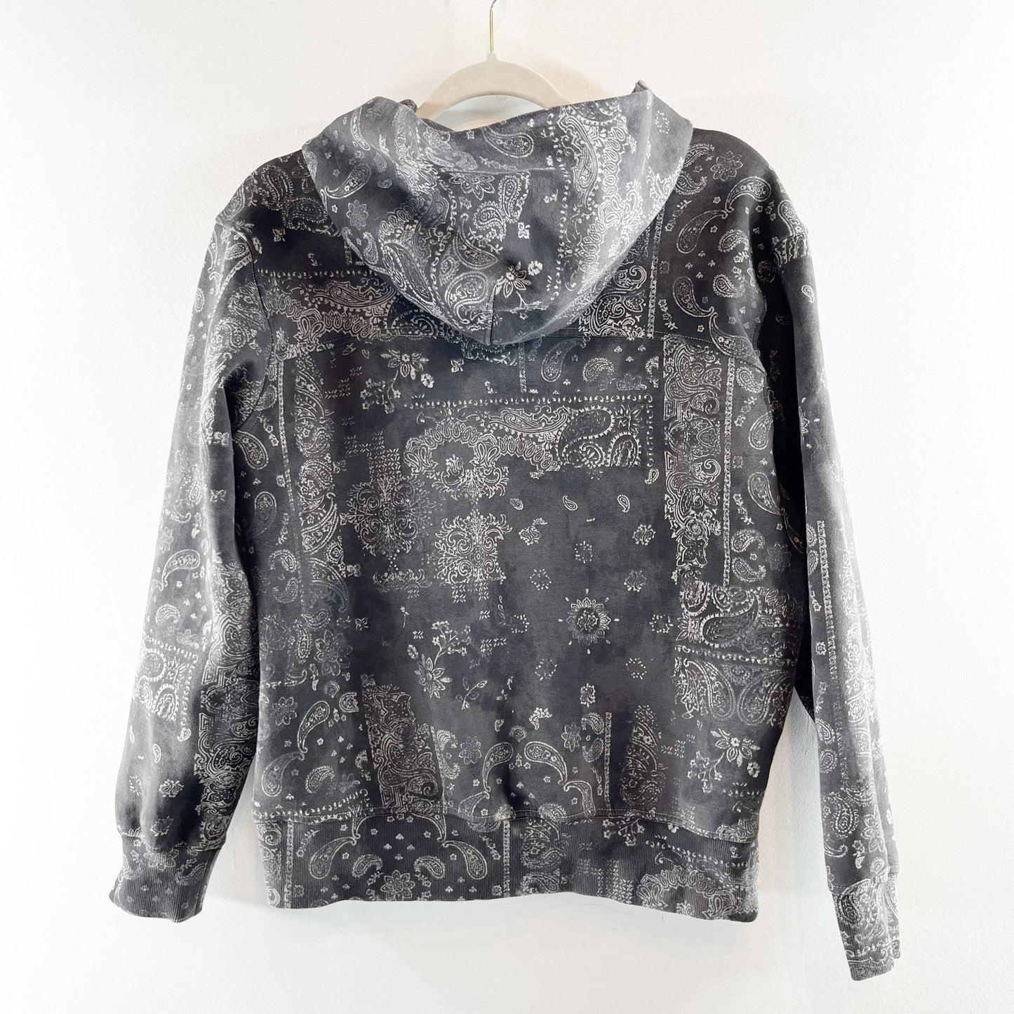 Abercrombie YPB neoKnit Max Popover Hoodie Sweatshirt Bandana Paisley Print Gray