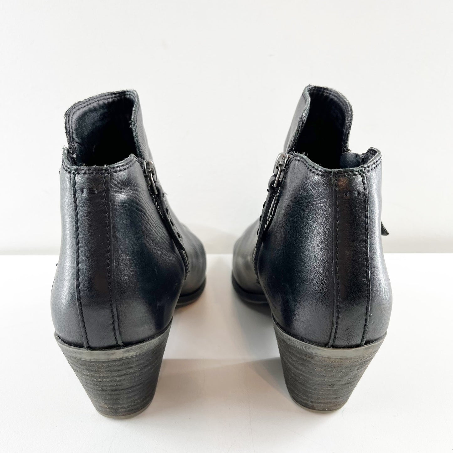 Frye Judith Leather Block Heel Almond Toe Zip Ankle Bootie Black 7