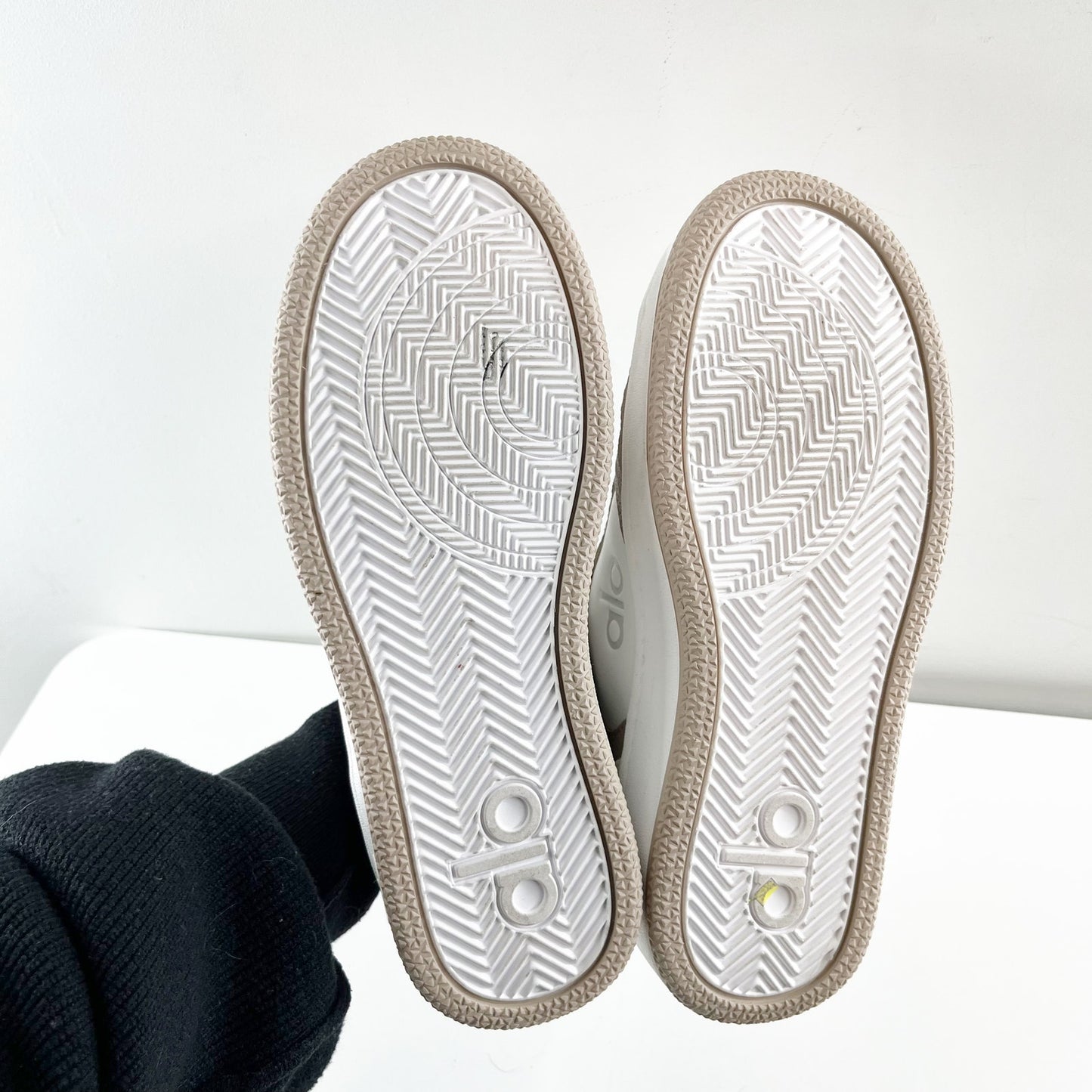 Alo Recovery Mode Casual Cushioned Lace Up Shoes Sneakers Gravel Brown White 7