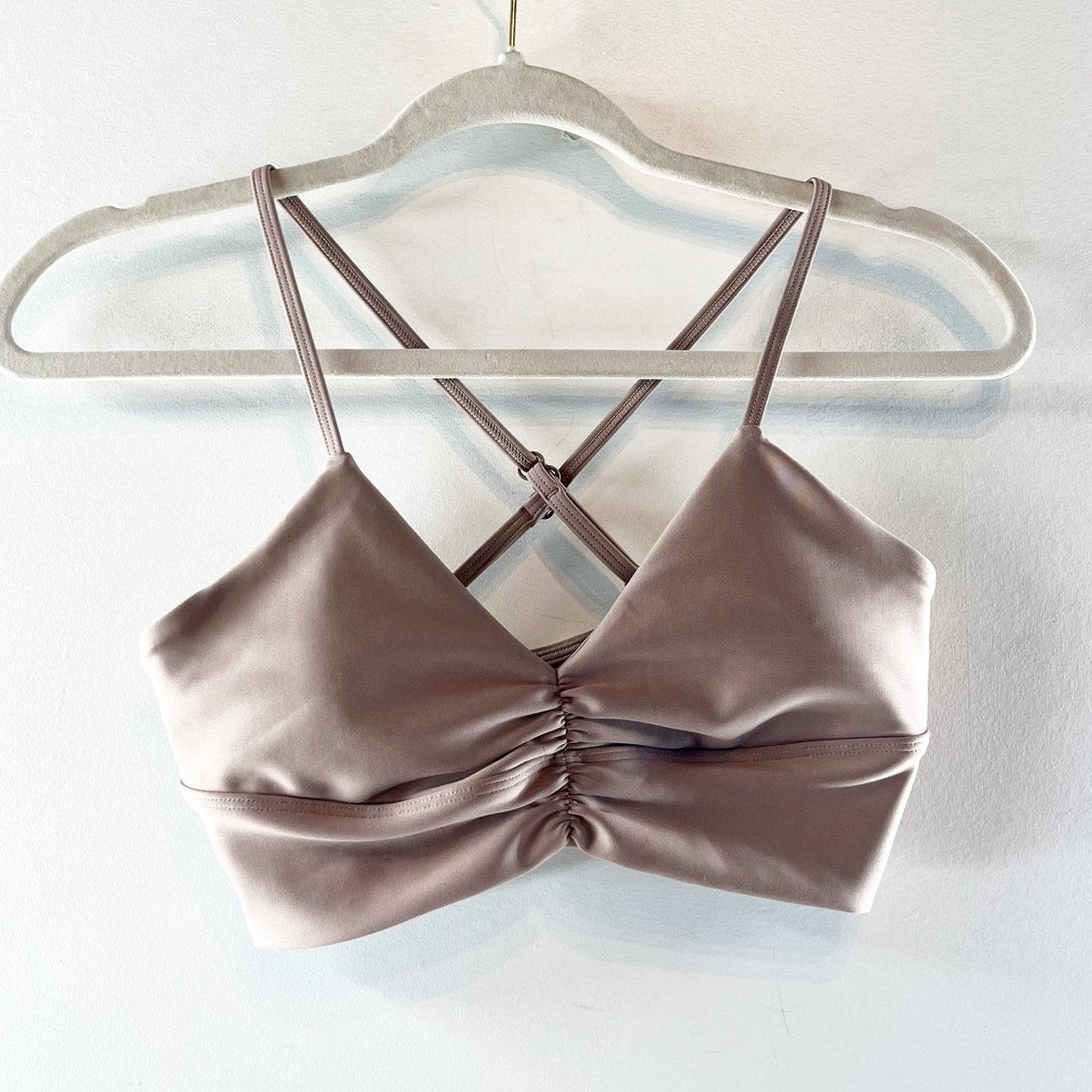 Alo Airlift Divine Ruched Center X Back Sports Bra Taupe Small