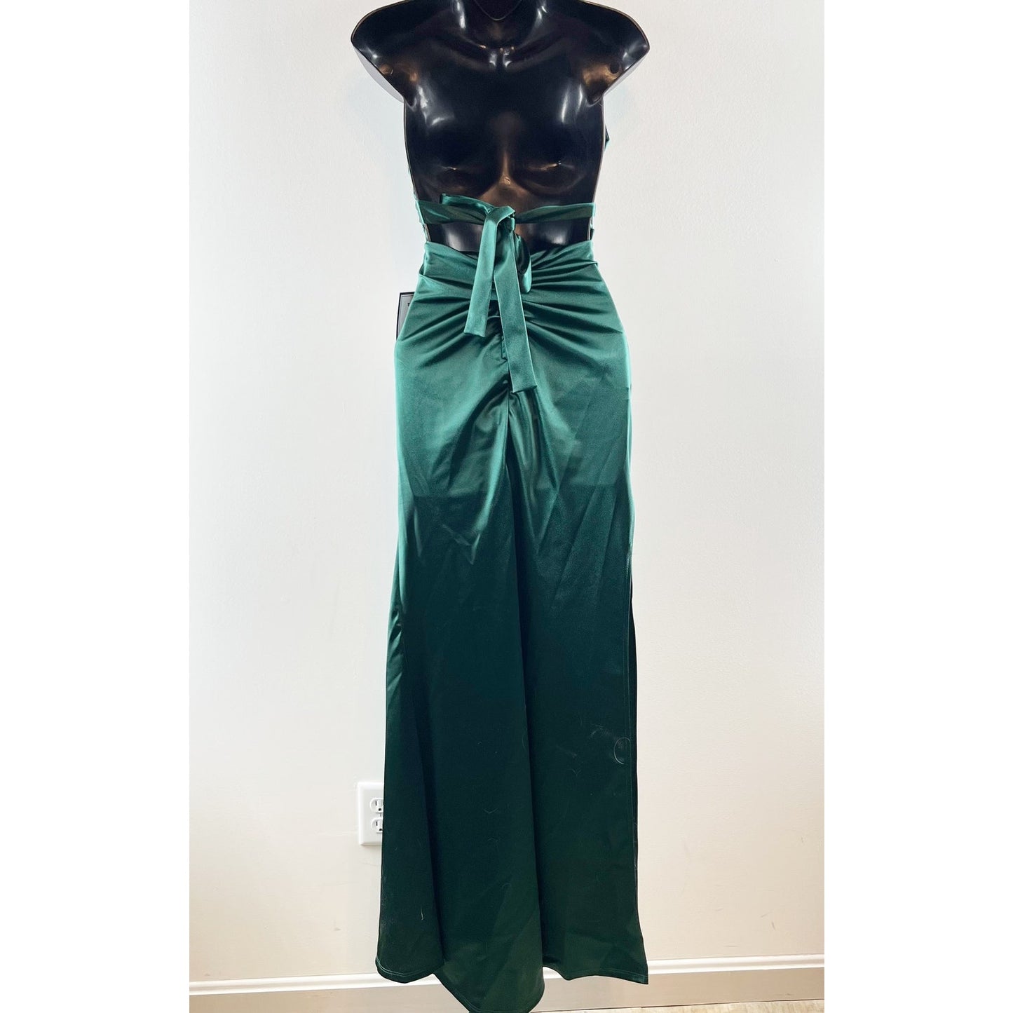 B. Darlin Sleeveless V-Neck Side Slit Satin X-Back Long Dress Hunter Green 0