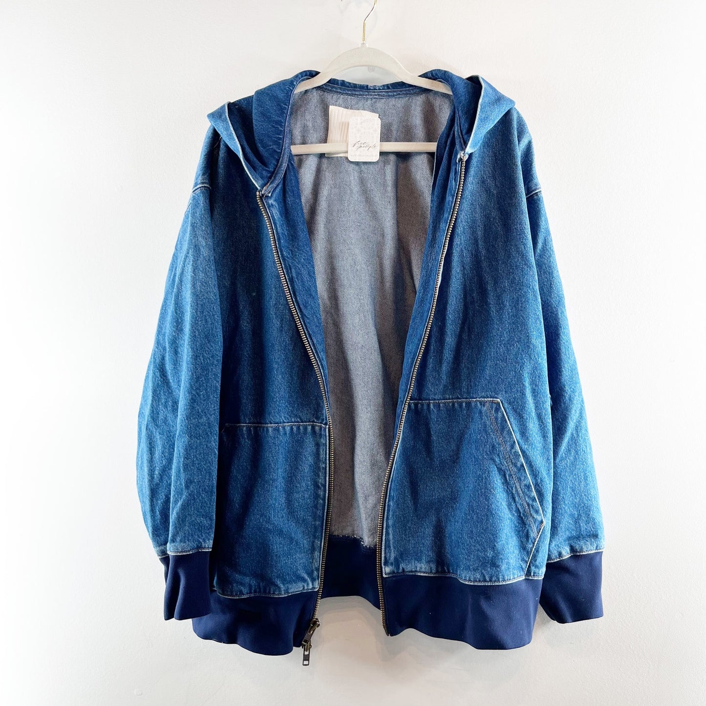 MOTHER The Big Tipper Denim Jacket in Yes Chef Wash Blue Medium