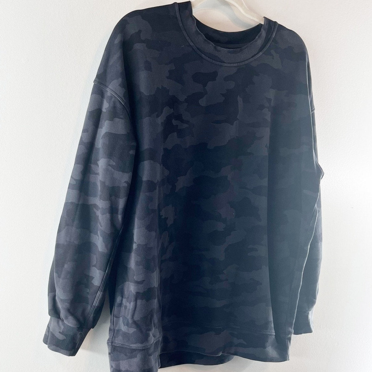 Lululemon Perfectly Oversized Crew Heritage 365 Camo Deep Coal Multi Black Large