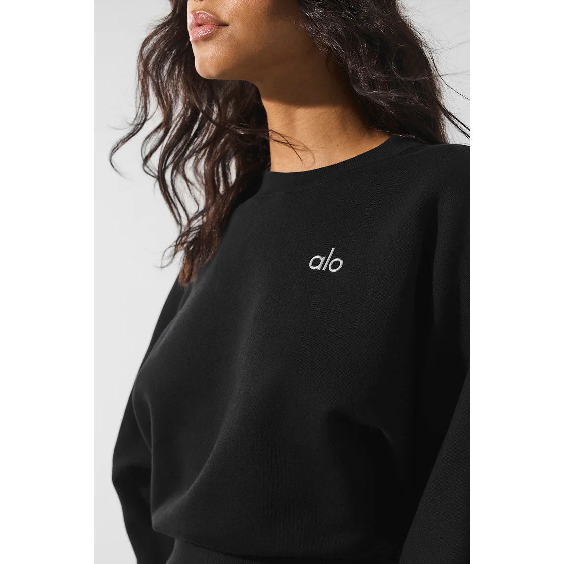 Alo Yoga Accolade Long Sleeve Crewneck Cropped Pullover Sweatshirt Black XS