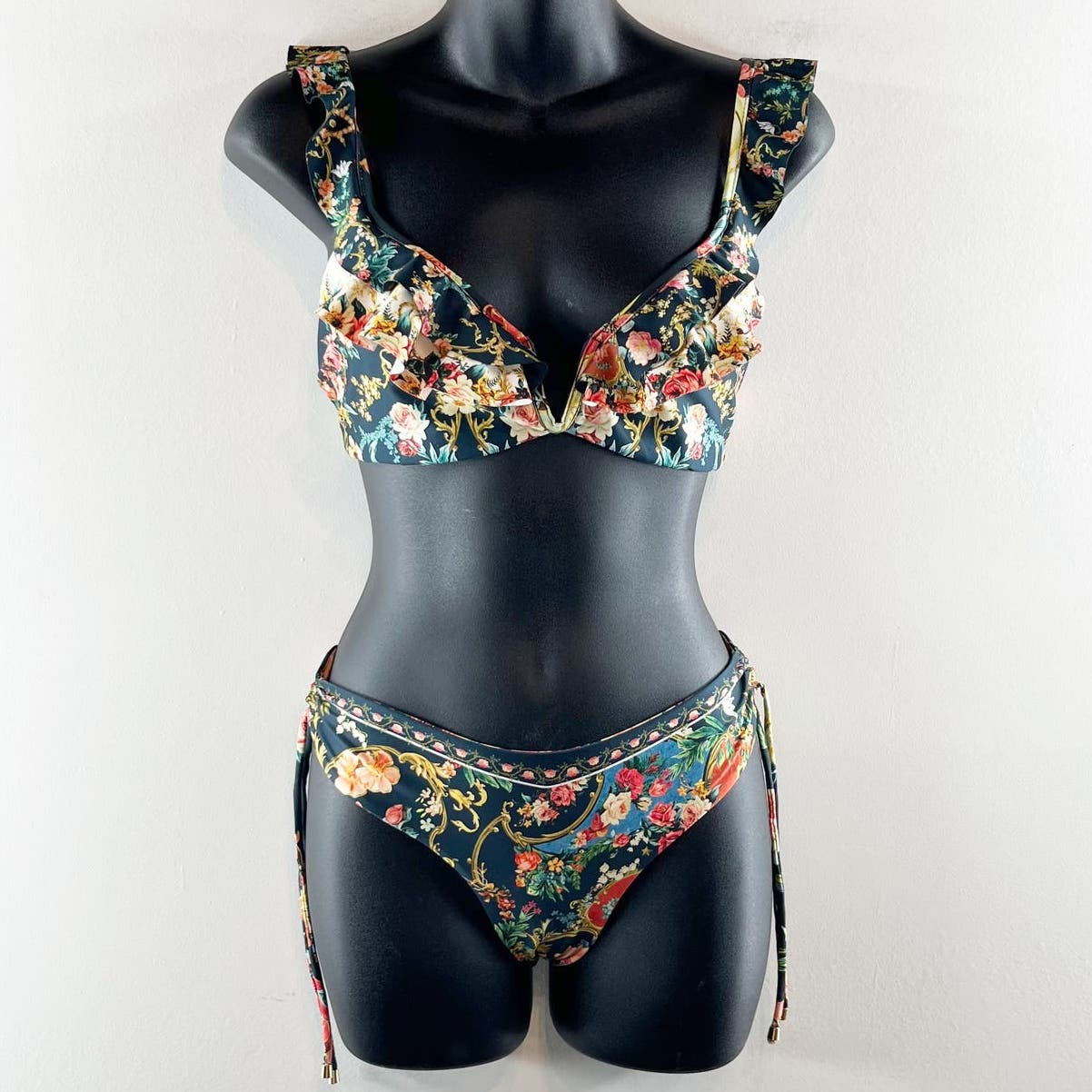 Agua Bendita Malena Sweetheart Ruffle Two Piece Floral Bikini Green Large