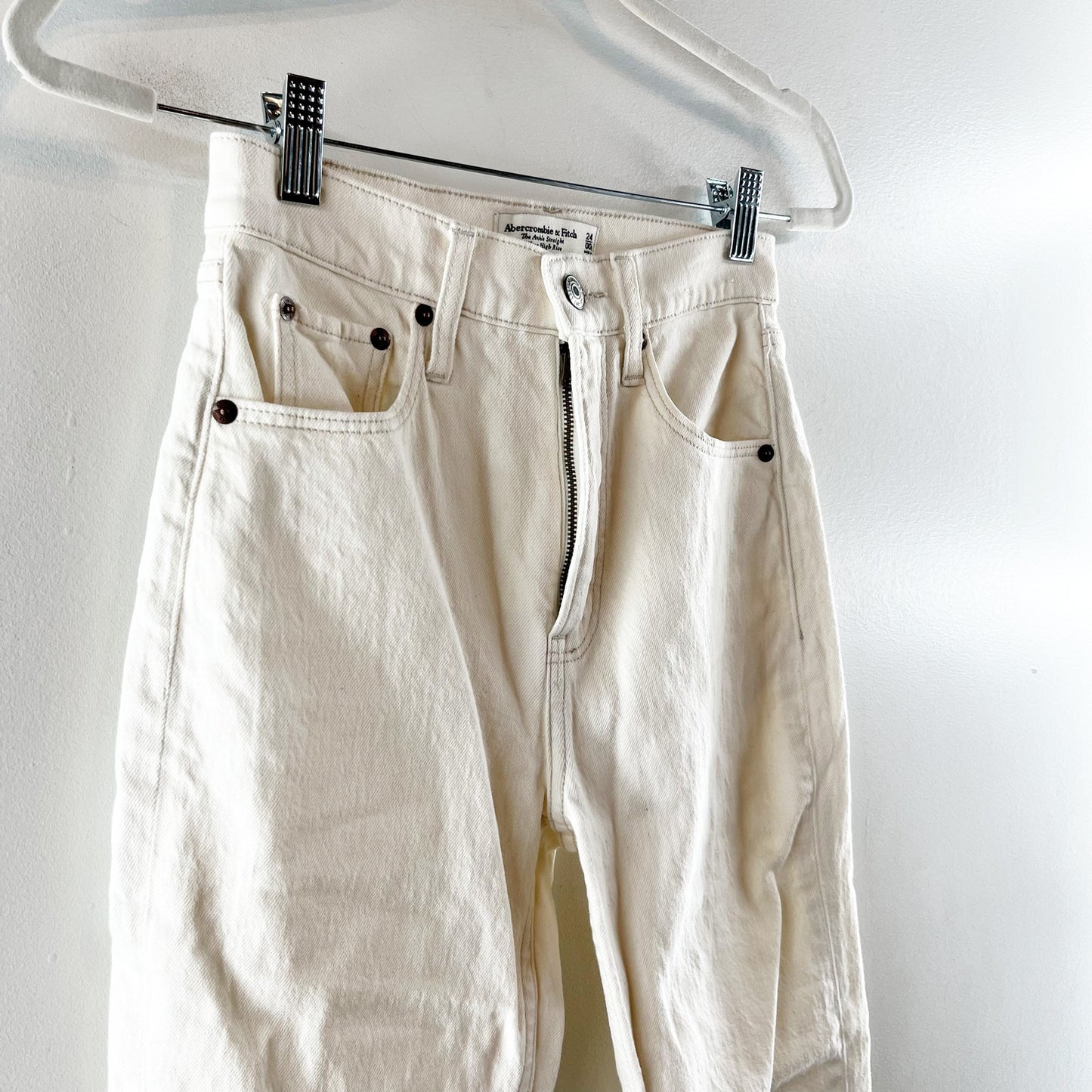 Abercrombie Ultra High Rise Light Wash Ankle Straight Jeans Cream 00 / 24