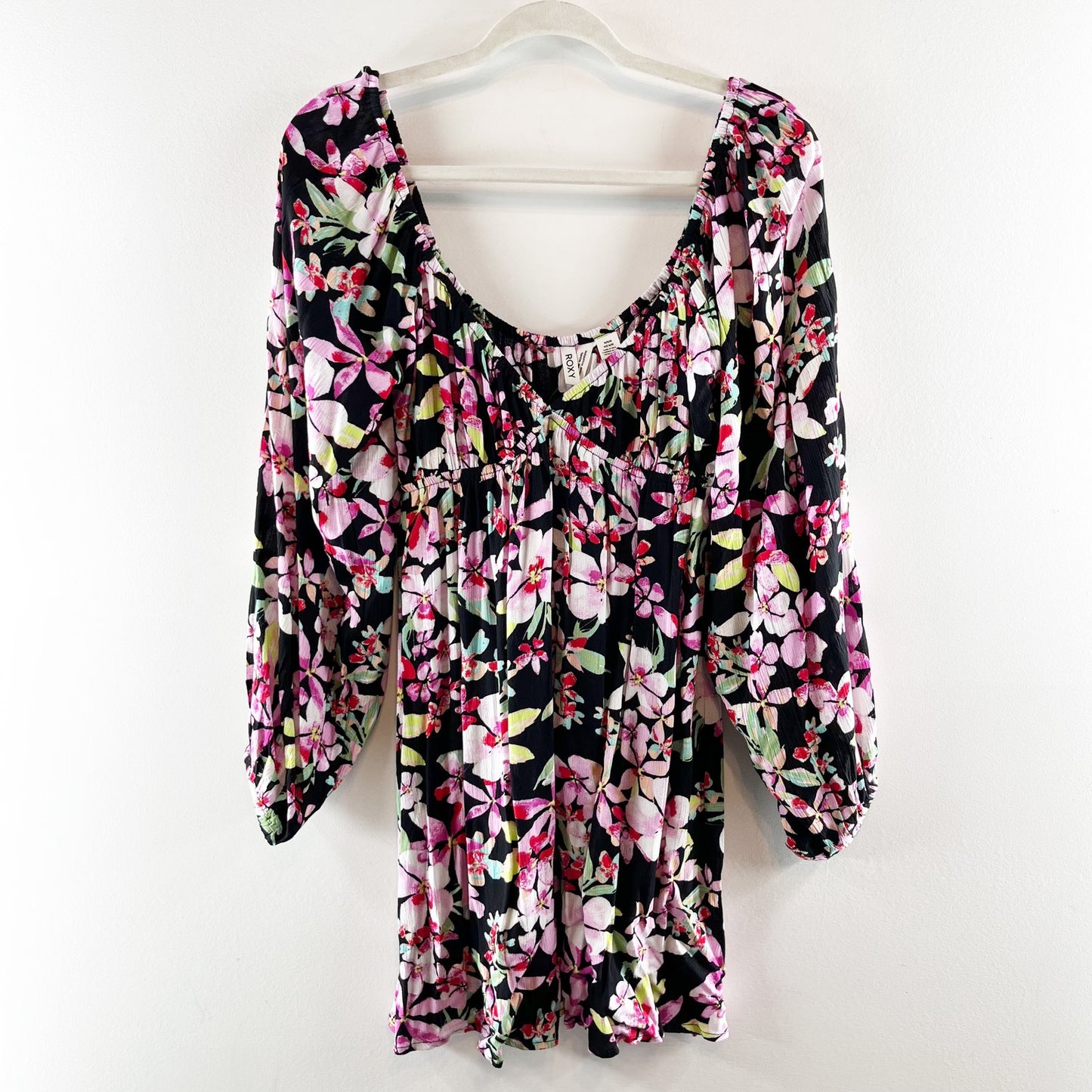 Roxy Long Sleeve V Neck Floral Sweetest Shores Mini Dress Black Pink Medium