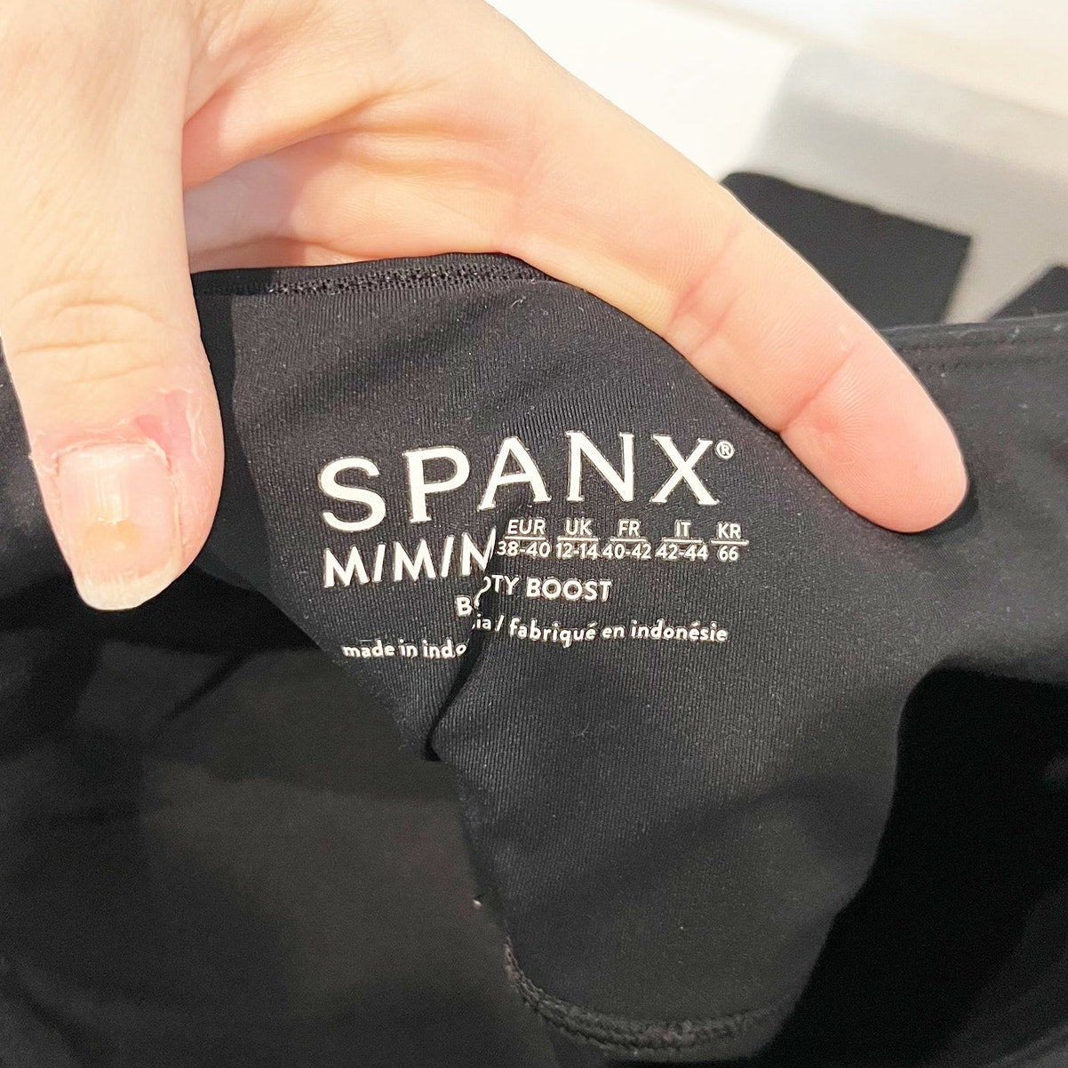 SPANXshape Booty Boost High Waisted 7/8 Leggings Very Black Medium