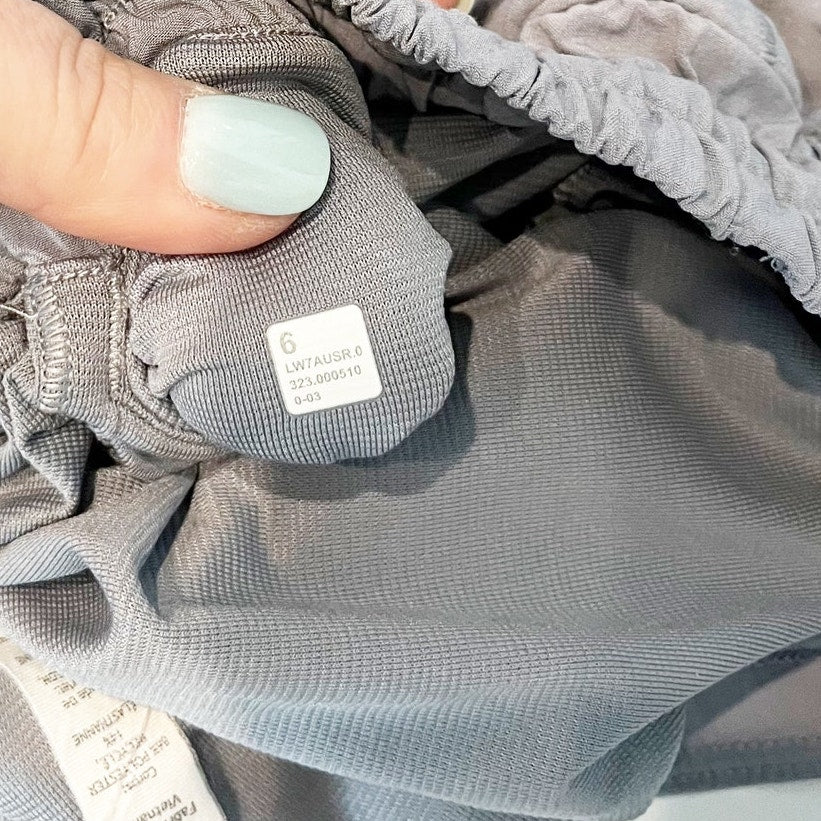 Lululemon Hotty Hot Low-Rise Lined Short 2.5" Rhino Grey 6
