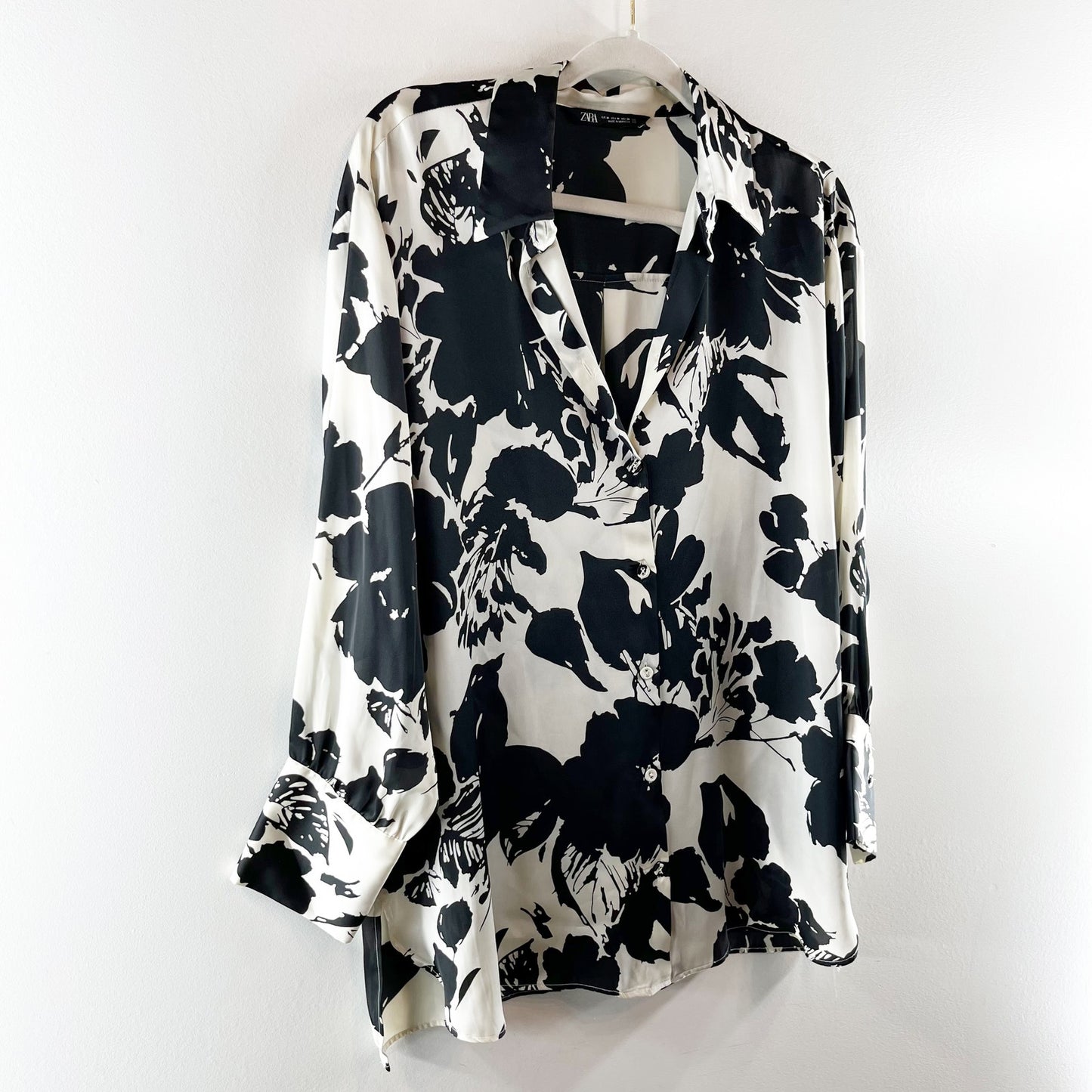 ZARA Long Sleeve Button Up Satin Floral Shirt Top Blouse Black White Medium