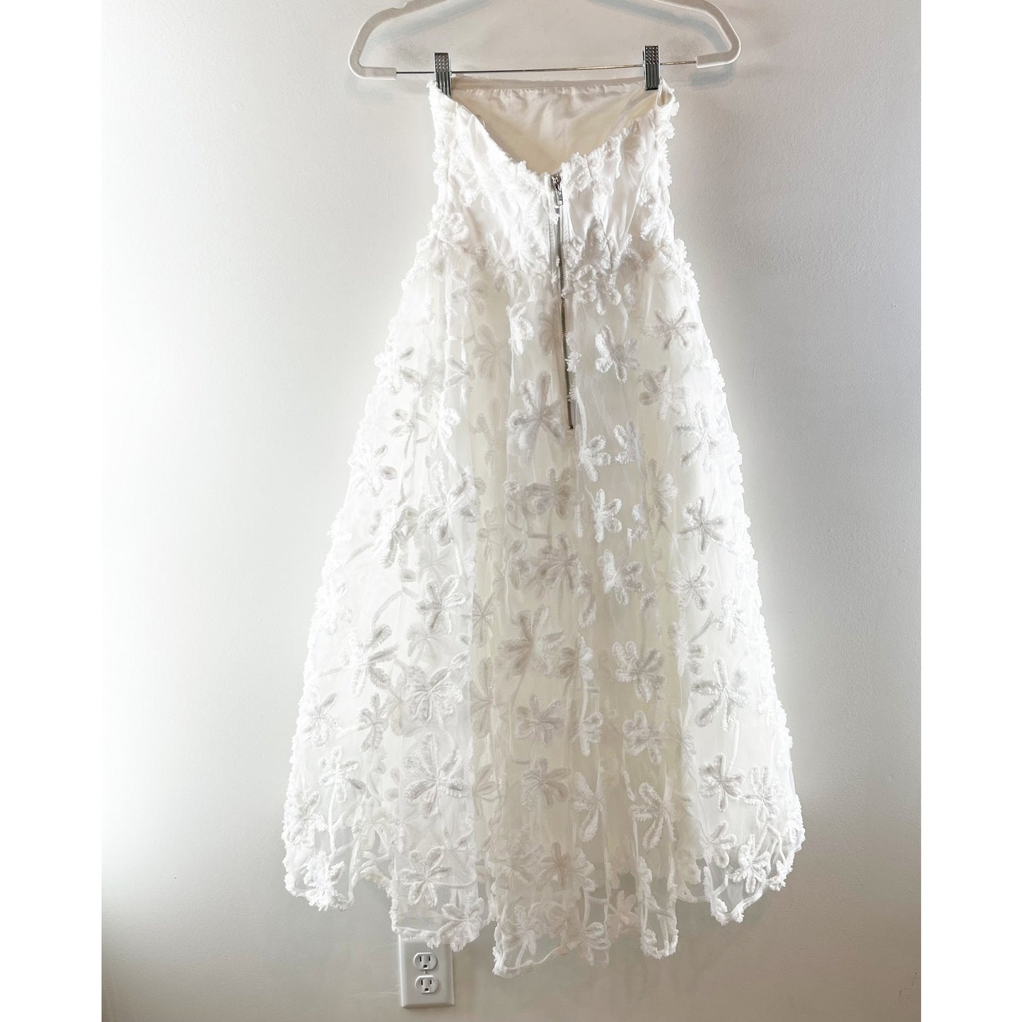 Selfie Leslie Dori Floral Embellished Strapless Midi Dress White XS