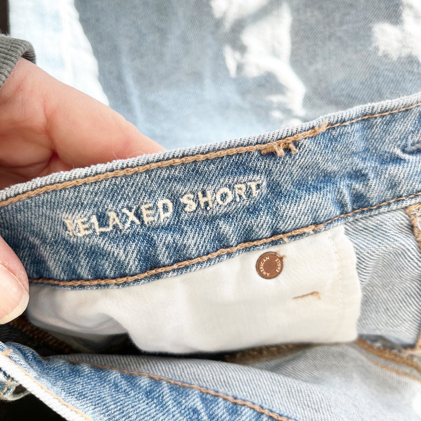 American Eagle High Rise Relaxed Jean Denim Light Wash Shorts Blue 8