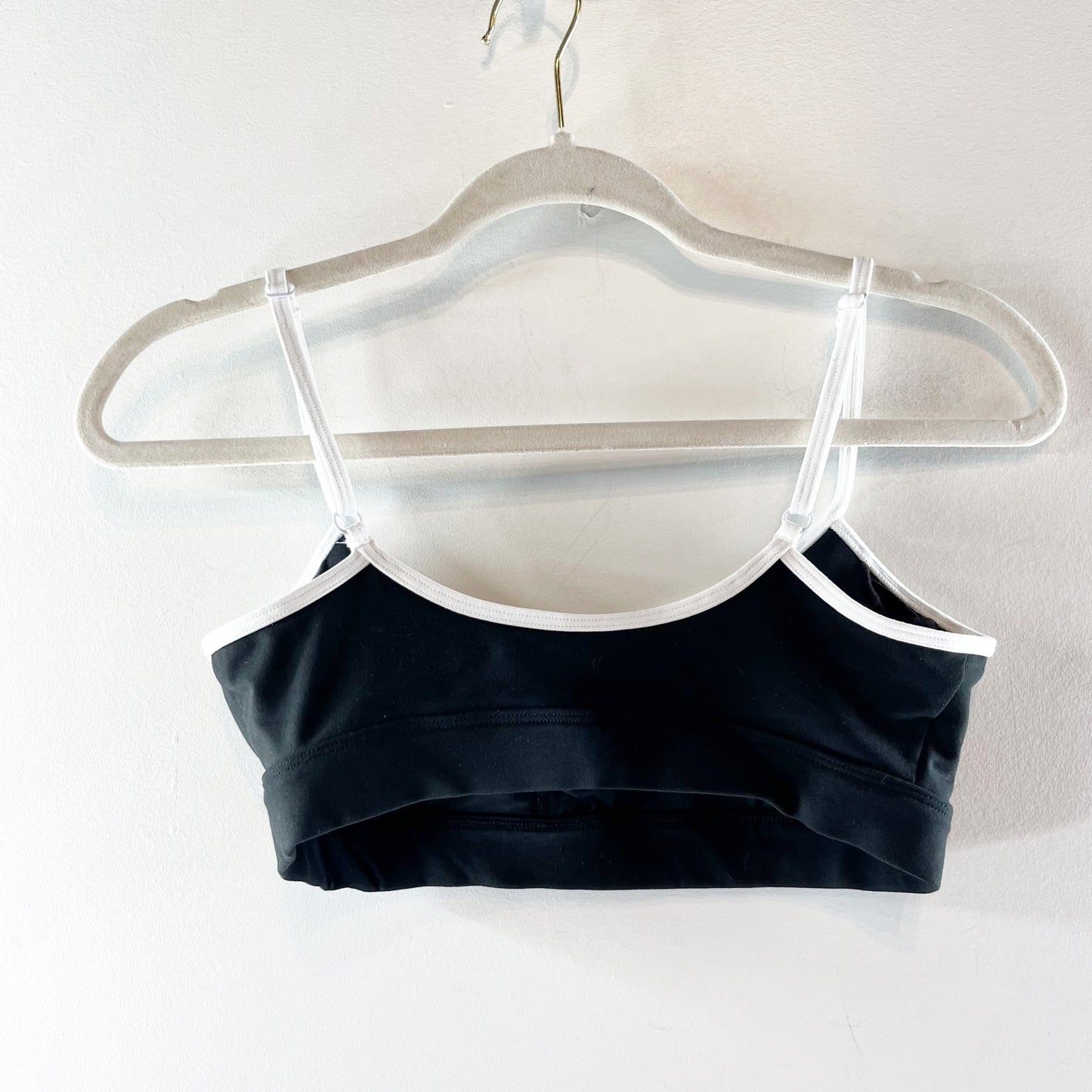 Alo Airbrush Race Pace Sports Bra with Keyhole Cutout Black White Small