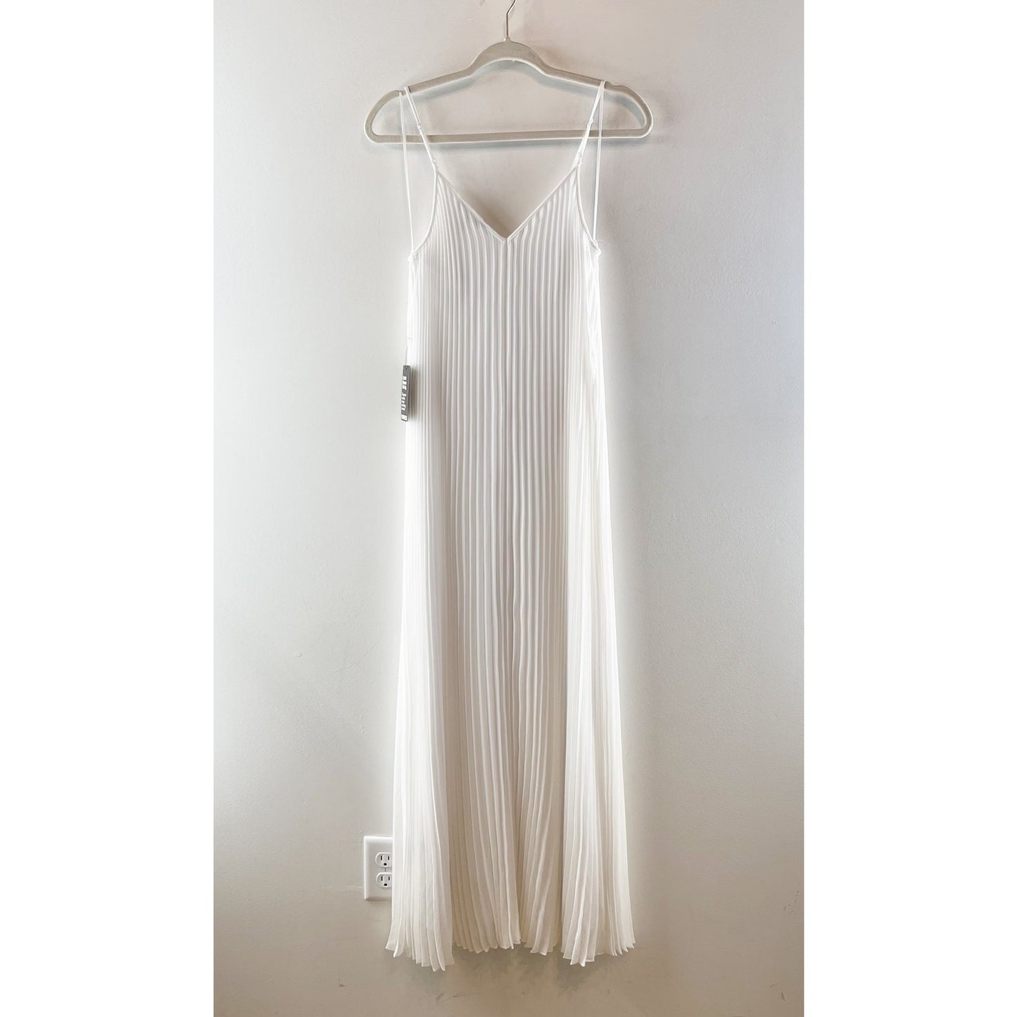 Express Pleated Lined Plisse V Neck Sleeveless Maxi Dress White XS