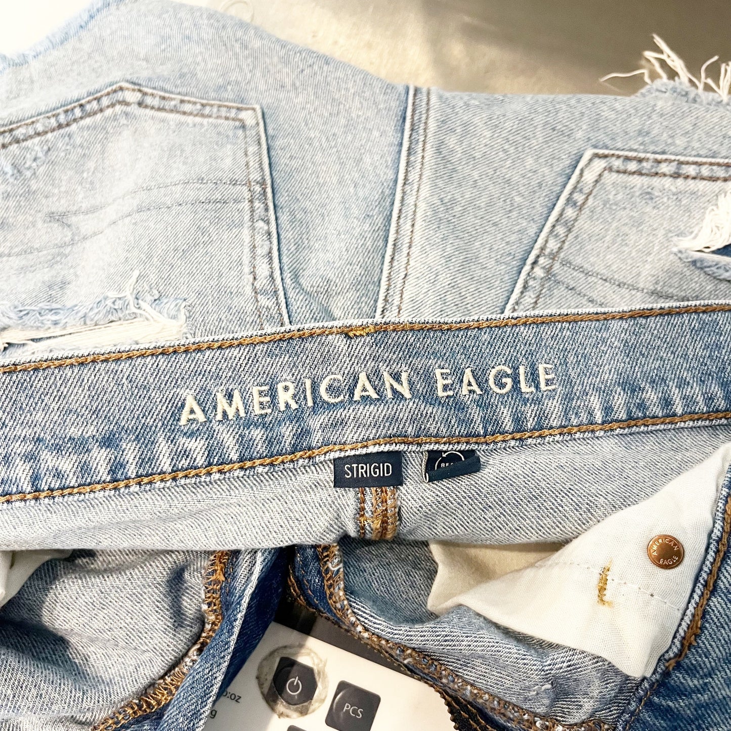 American Eagle High Rise Relaxed Cutoff Jean Shorts Light Wash Blue 4