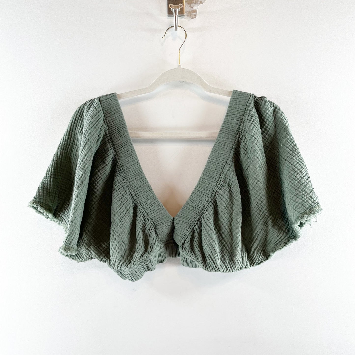 Aerie Pool to Party Gauzy V Neck Flutter Sleeve Crop Top Green Small