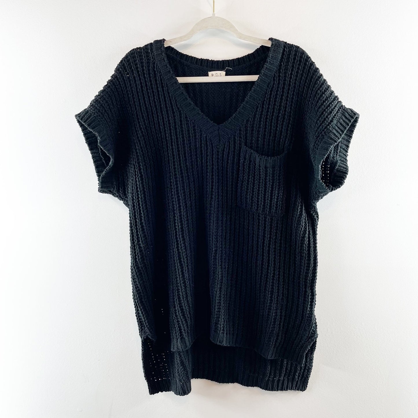 Pol Short Sleeve V-Neckline Sweater Boxy Fit Chunky Knit Hi-Low Hem Black Small