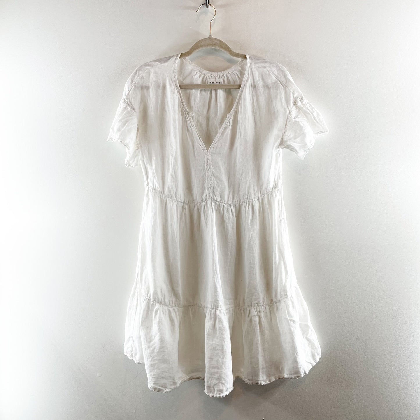 Velvet by Graham & Spencer Linen Flutter Sleeve V-Neck Tiered Mini Dress White S