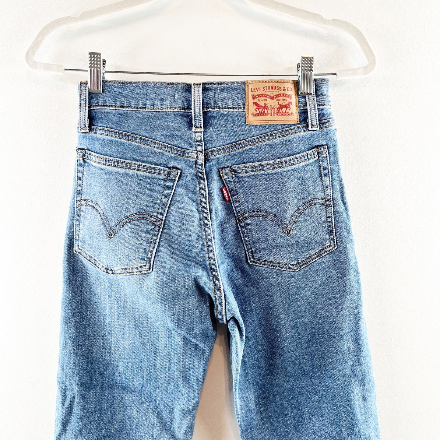 Levi's Wedgie Fit High Rise Button Fly Jeans Blue 26 / 2